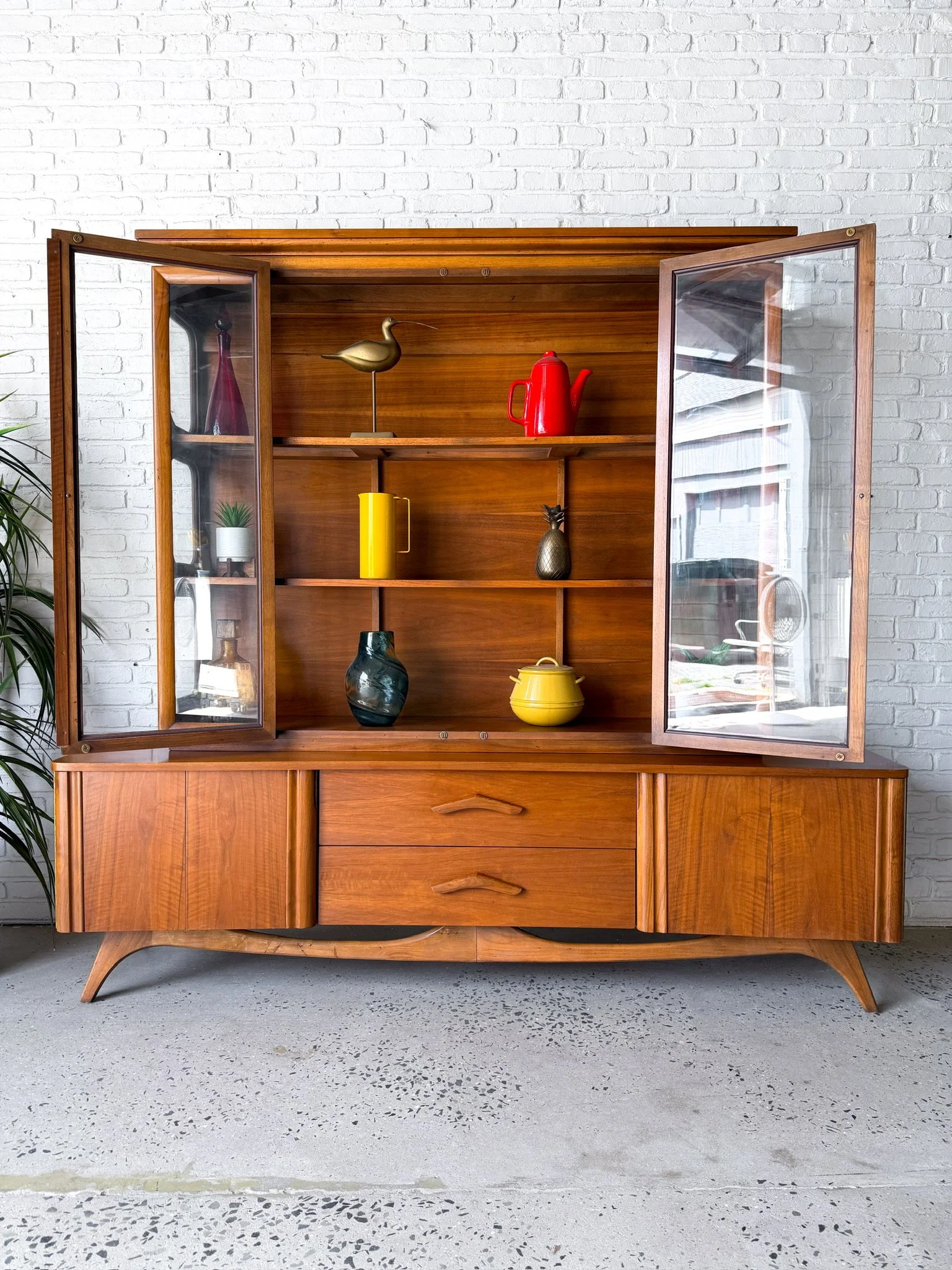 Curved Front Credenza with Hutch Top1.jpg
