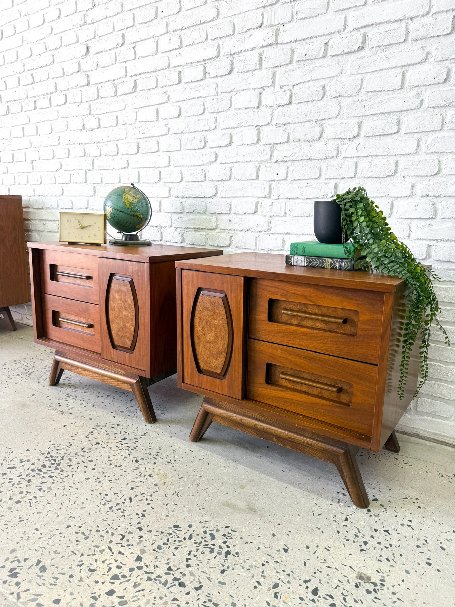 Young MFG Nightstands1.JPG