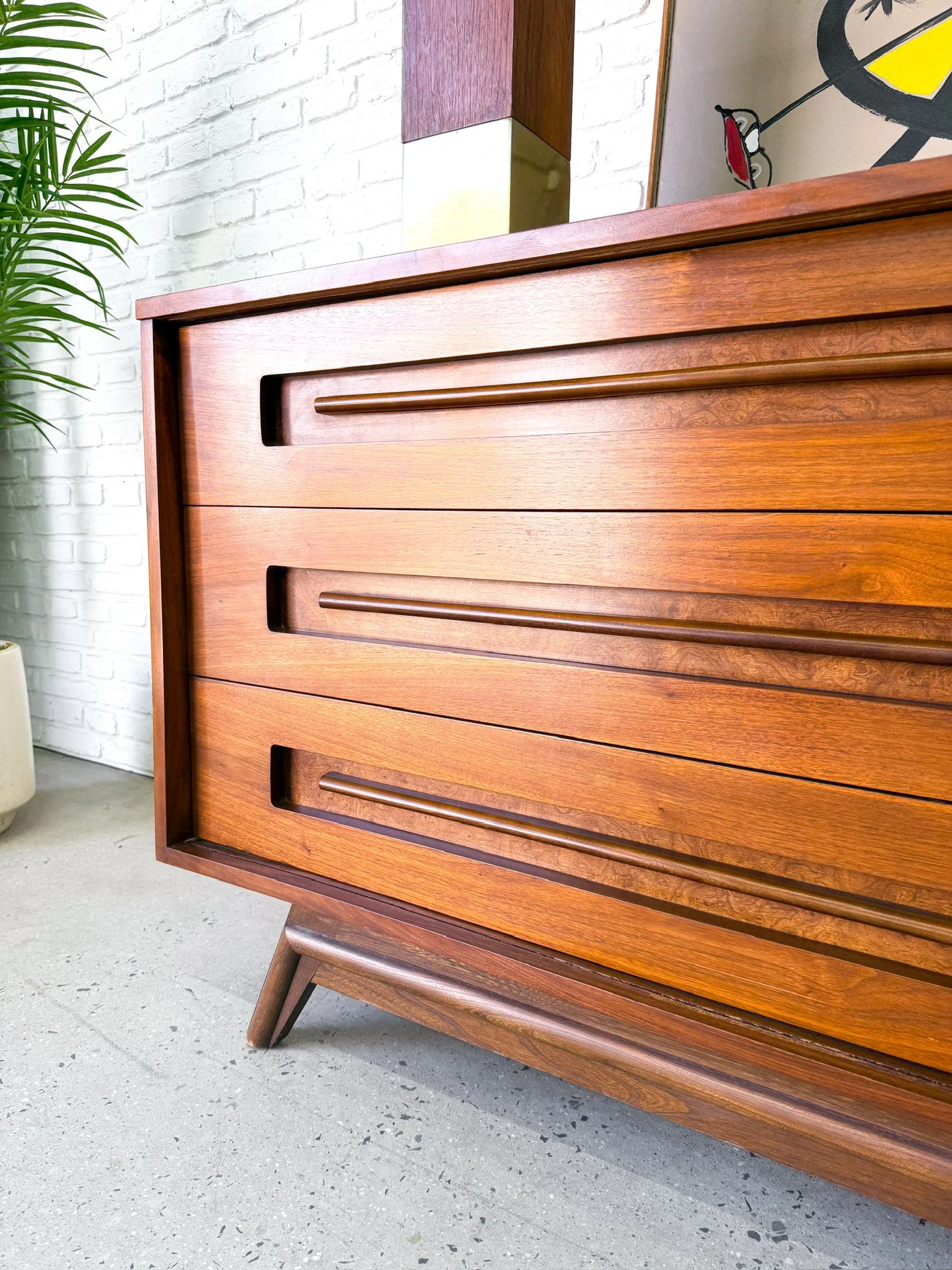 Young MFG Low Dresser1.JPG