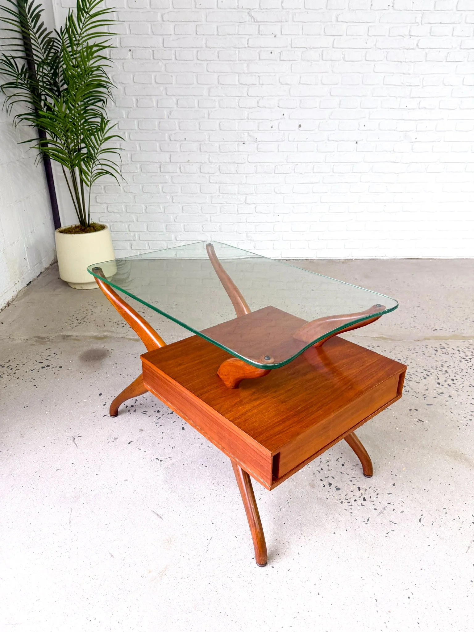 Glass Side Table 213.jpg