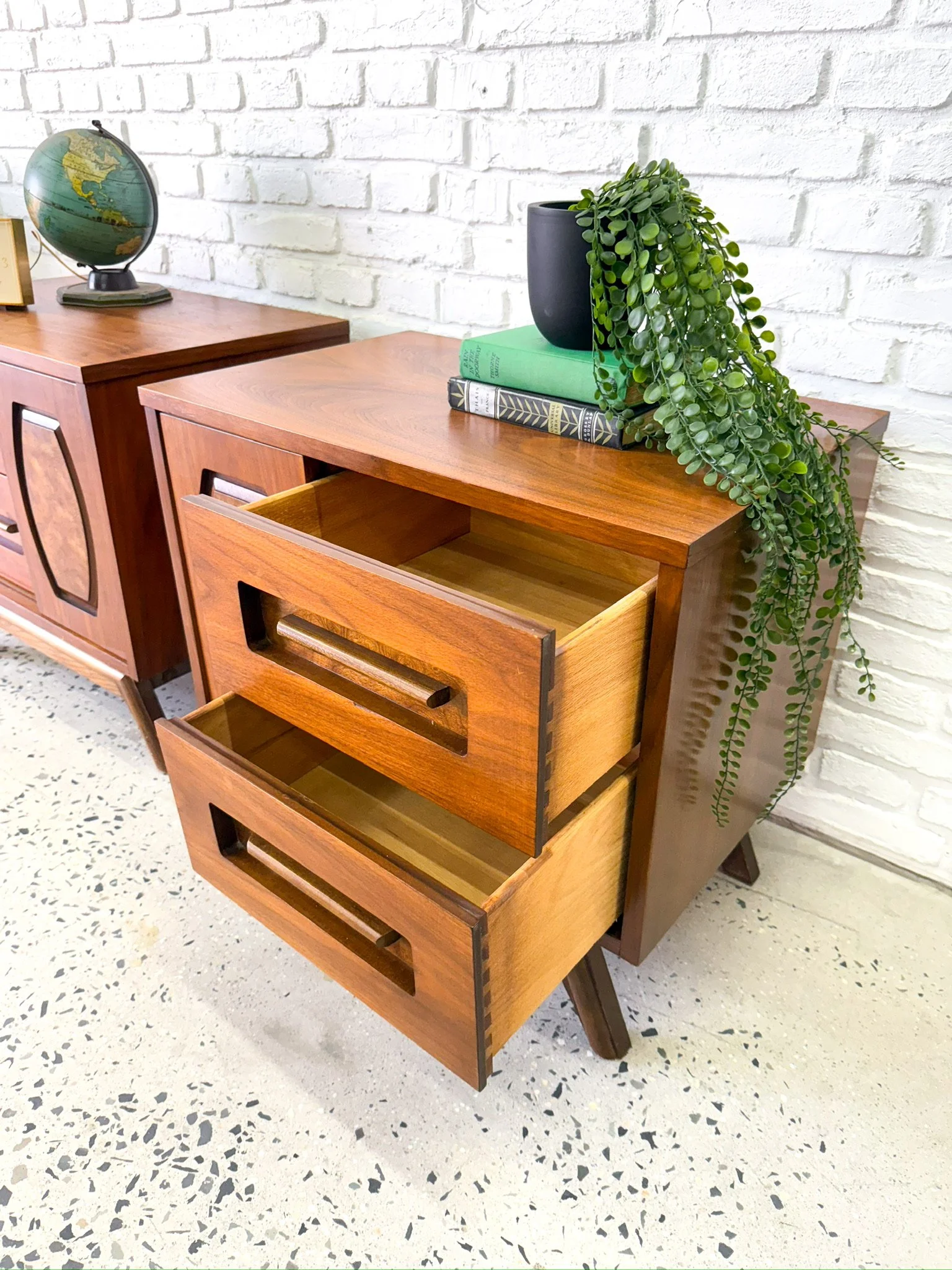 Young MFG Nightstands10.JPG