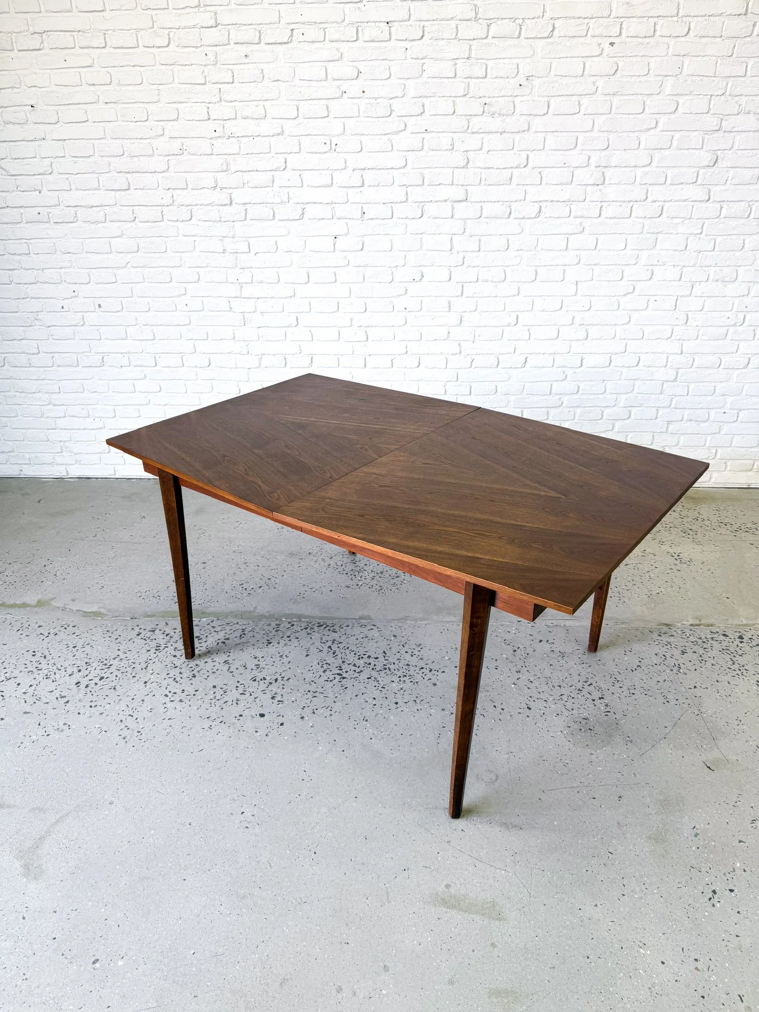 American of Martinsville Dining Table with two leaves17.JPG