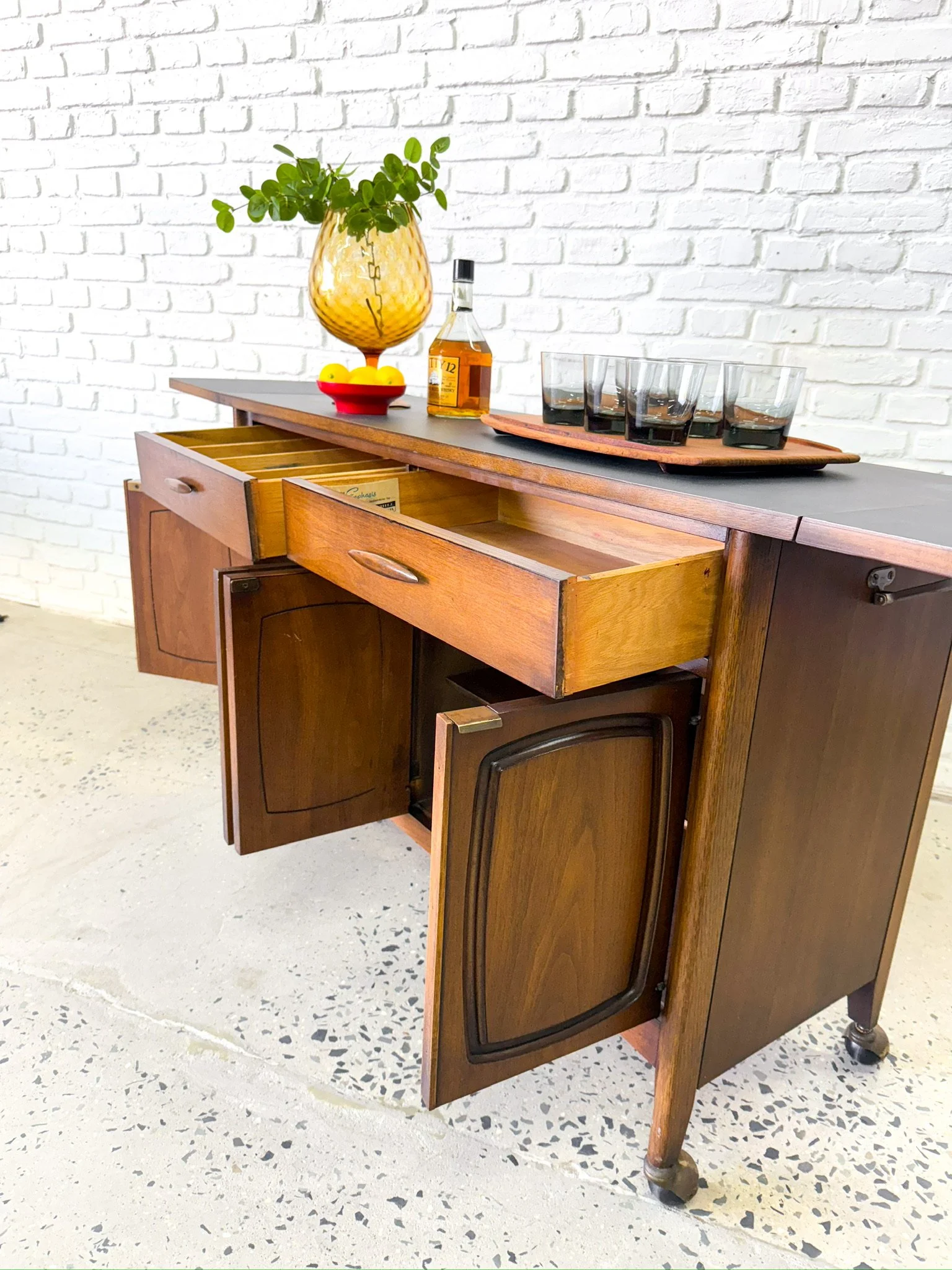 Broyhill Emphasis Bar Cart12.JPG