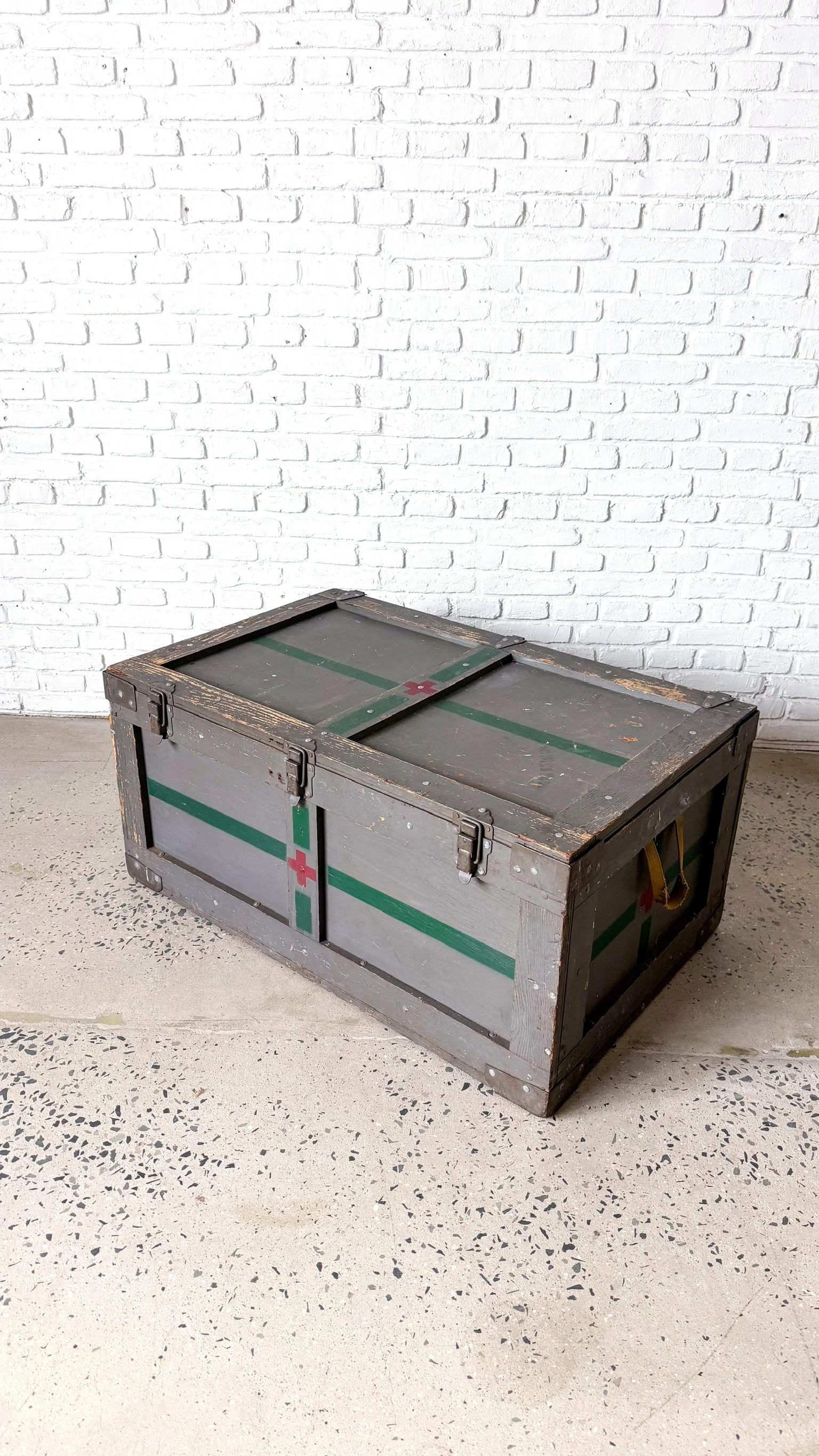 Vintage Trunk1.jpg