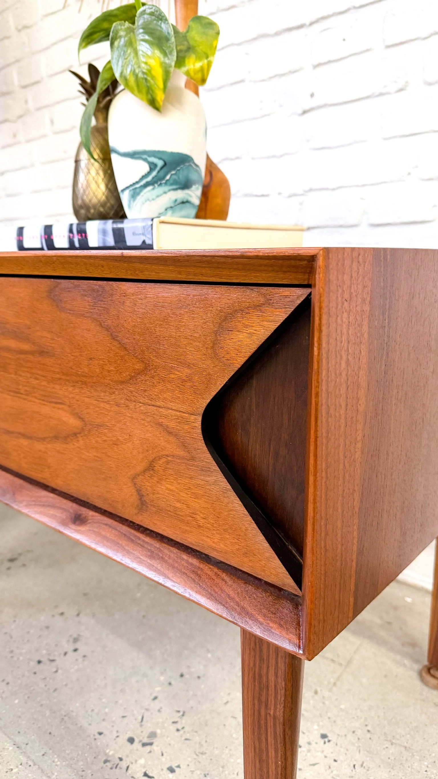 grossfeld house nightstands9.jpg