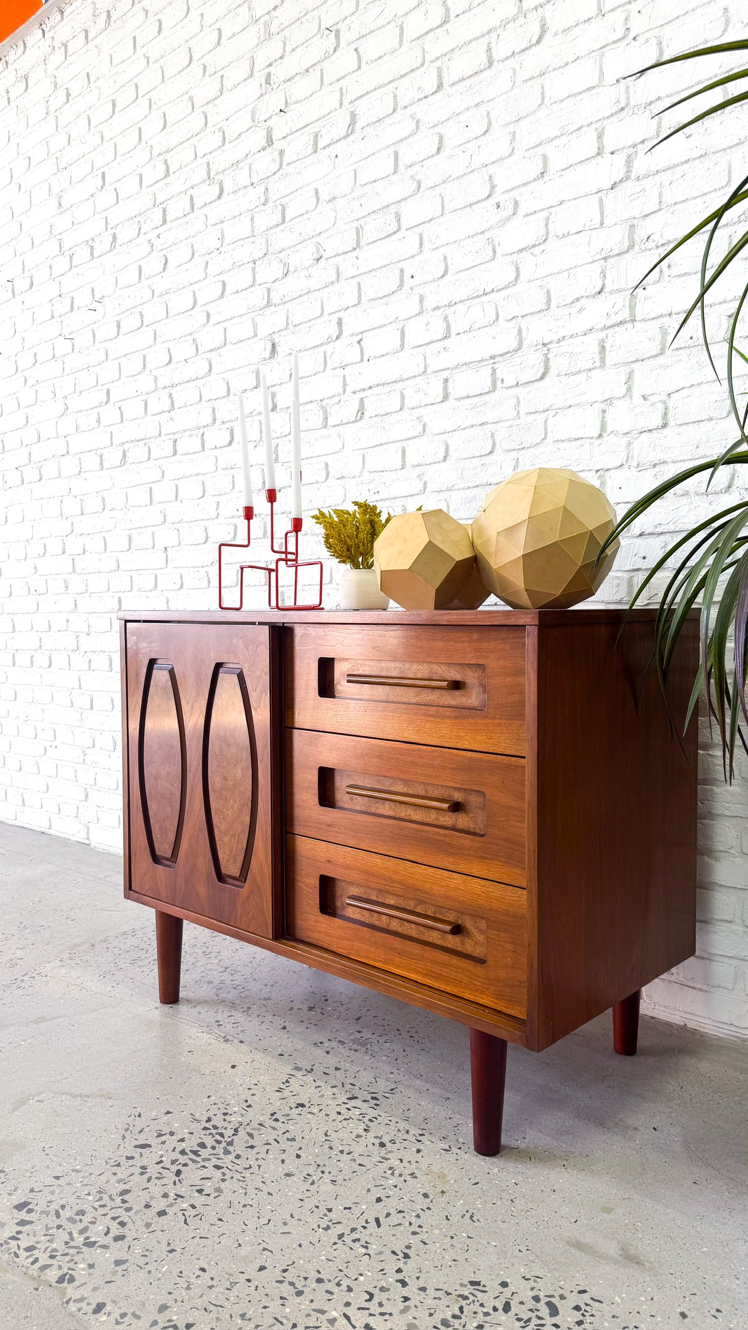 Young MFG Small Dresser9.JPG