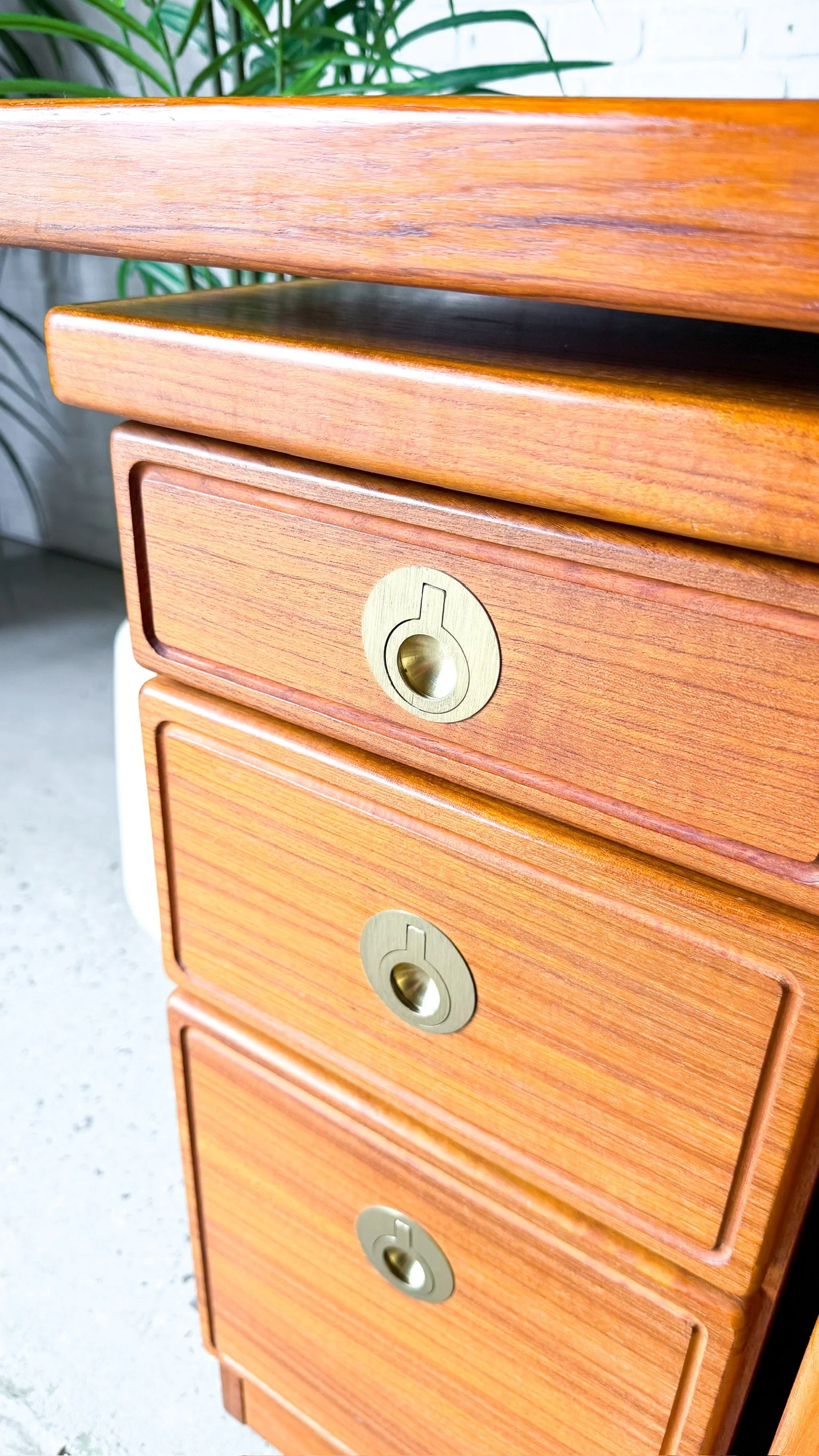 Teak Desk by D-Scan 6.jpg