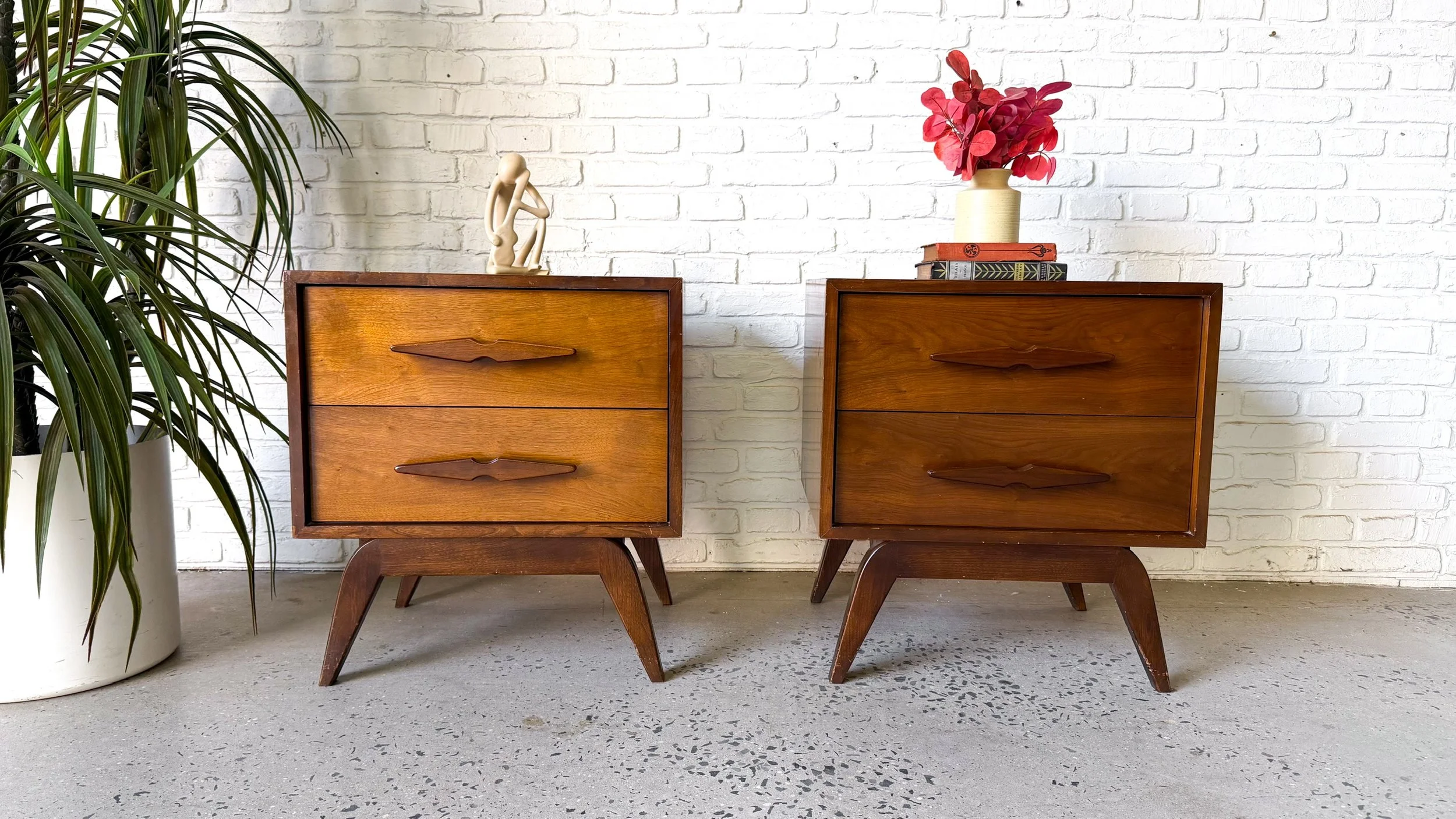 4 piece Walnut Bedroom Set Circa 1960s18.jpg