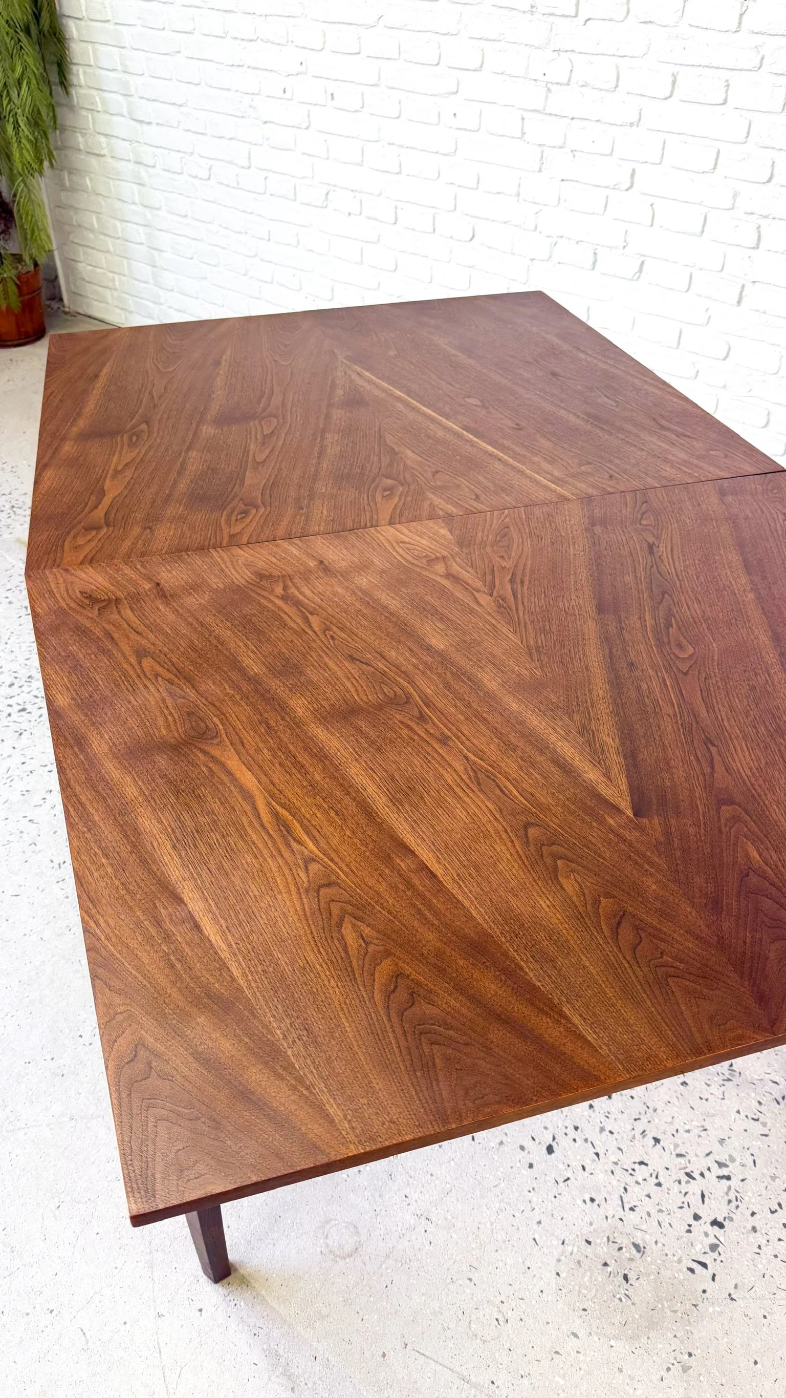 American of Martinsville Dining Table with two leaves7.JPG