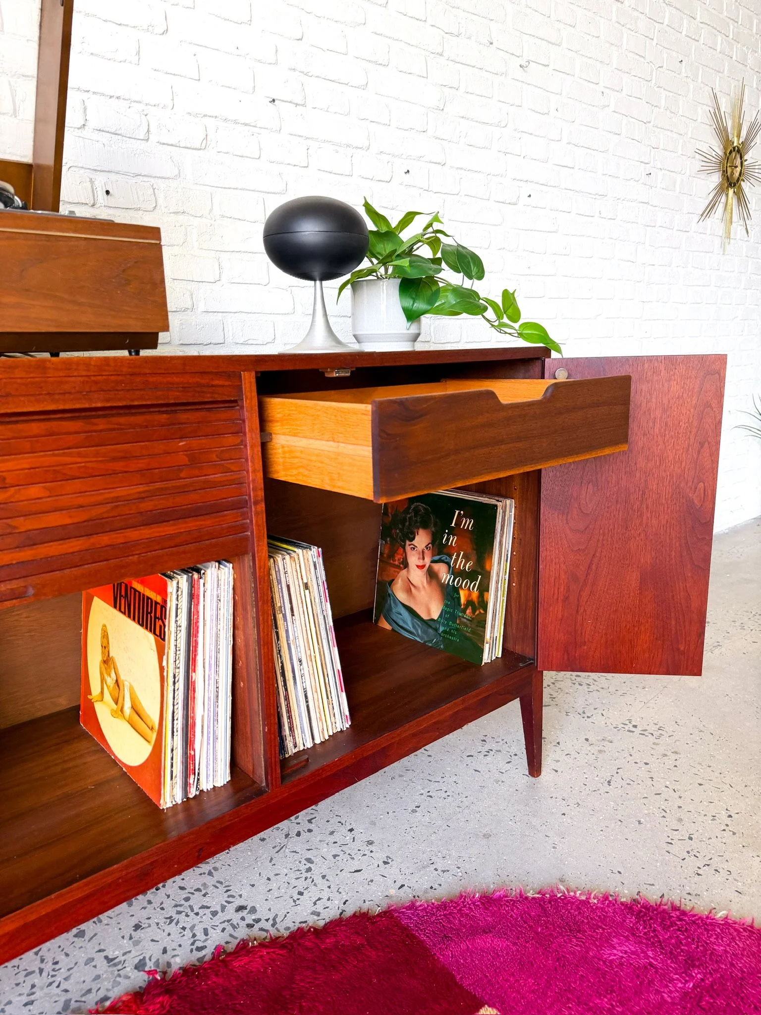 Oiled Walnut Credenza circa 1960s15.jpg