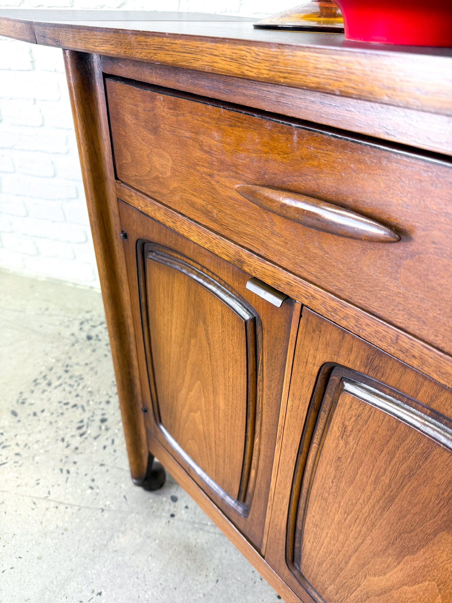 Broyhill Emphasis Bar Cart4.JPG