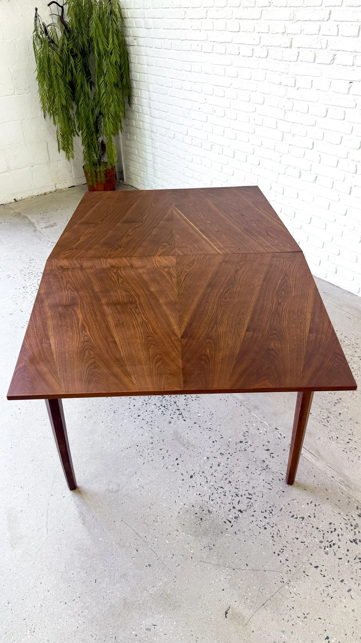 American of Martinsville Dining Table with two leaves1.JPG