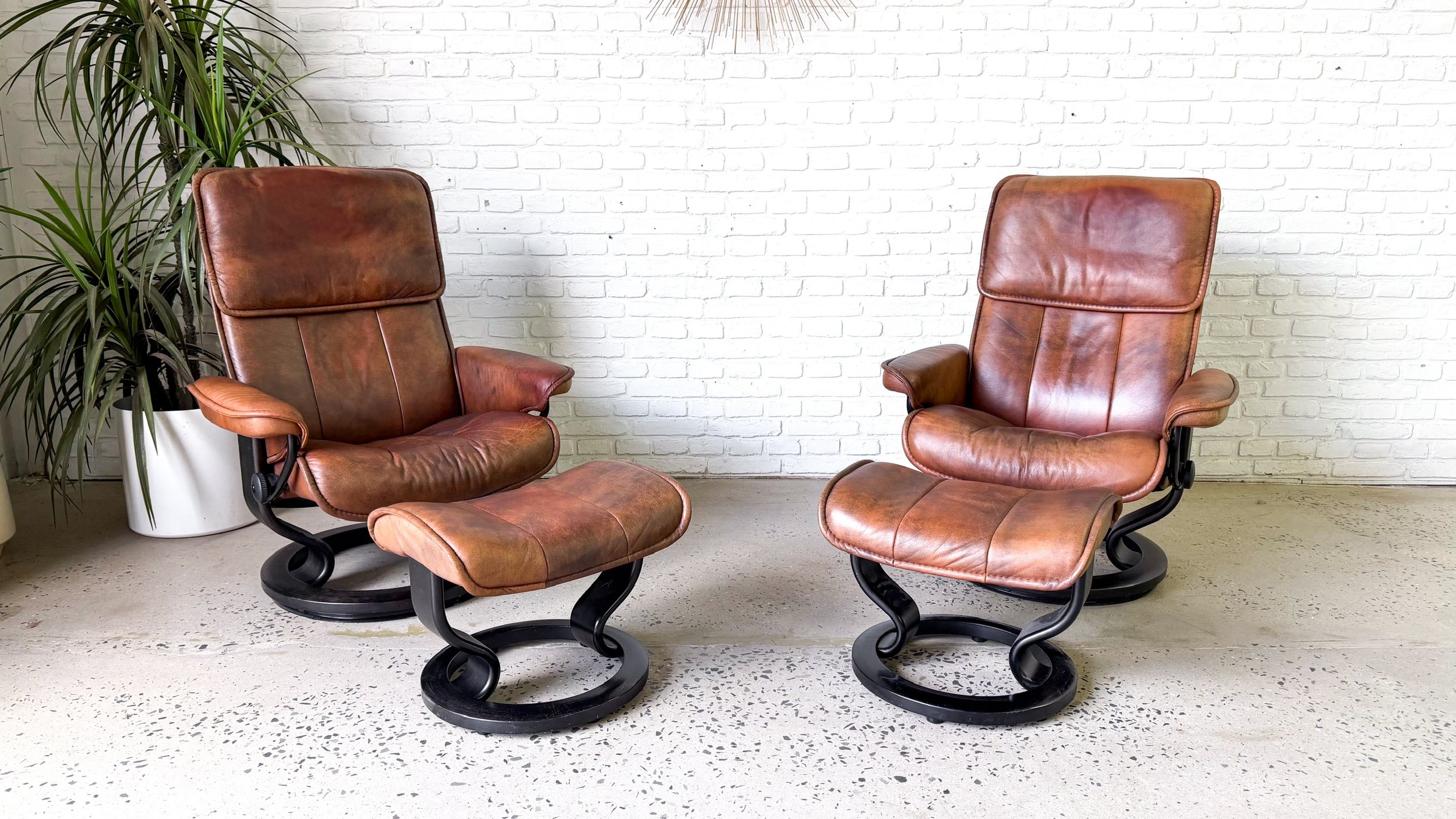 Ekornes Stressless Lounge Chair Pair3.jpg