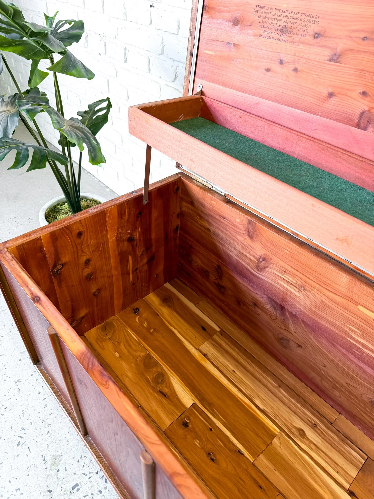 Lane Cedar Hope Chest10.jpg