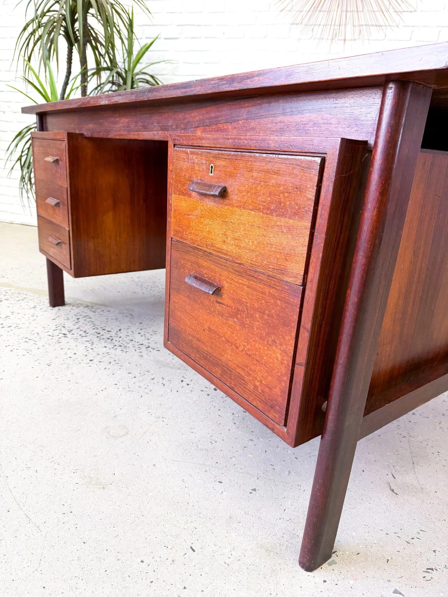 Rosewood Executive Desk9.jpg