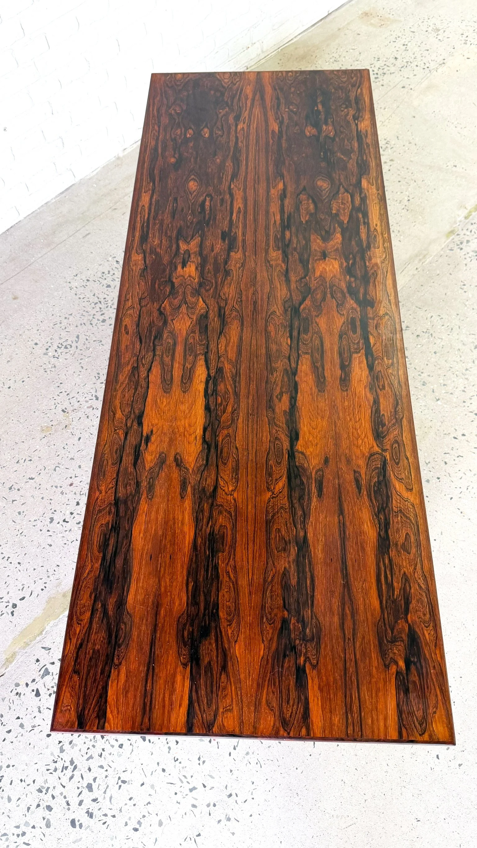 Rosewood Coffee Table with Shelf4.jpg