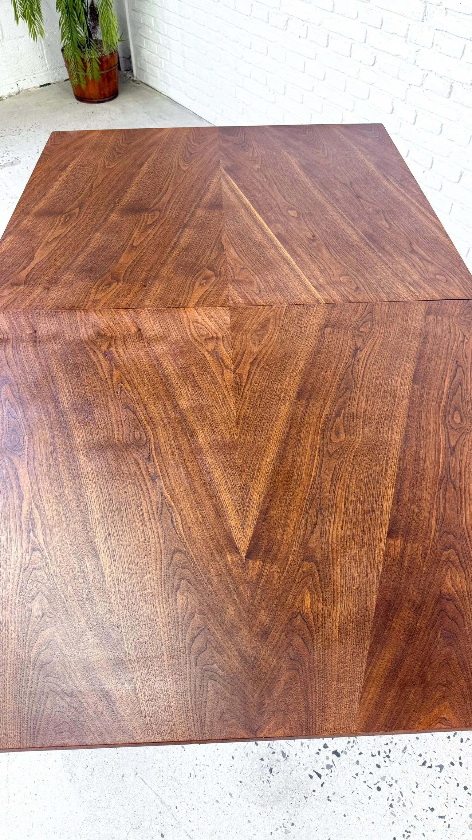 American of Martinsville Dining Table with two leaves5.JPG