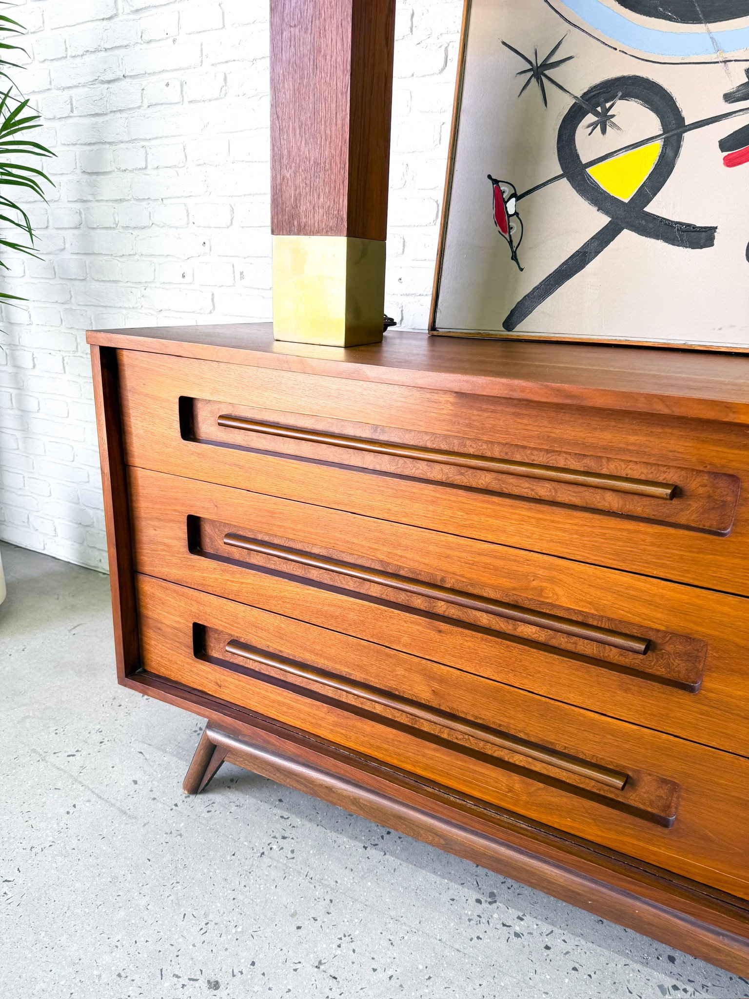 Young MFG Low Dresser6.JPG