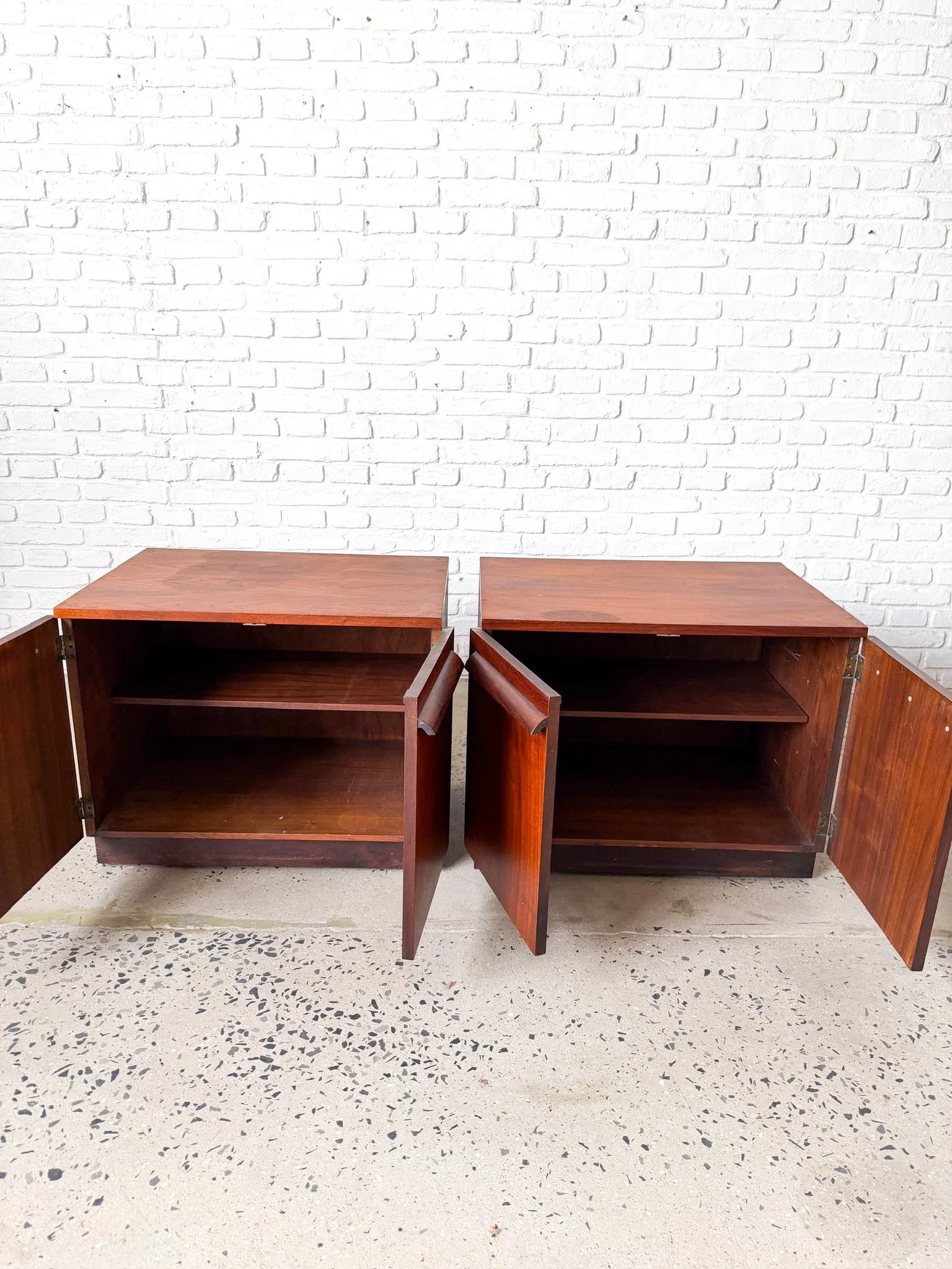 Walnut and Rosewood Nightstands Pair10.jpg