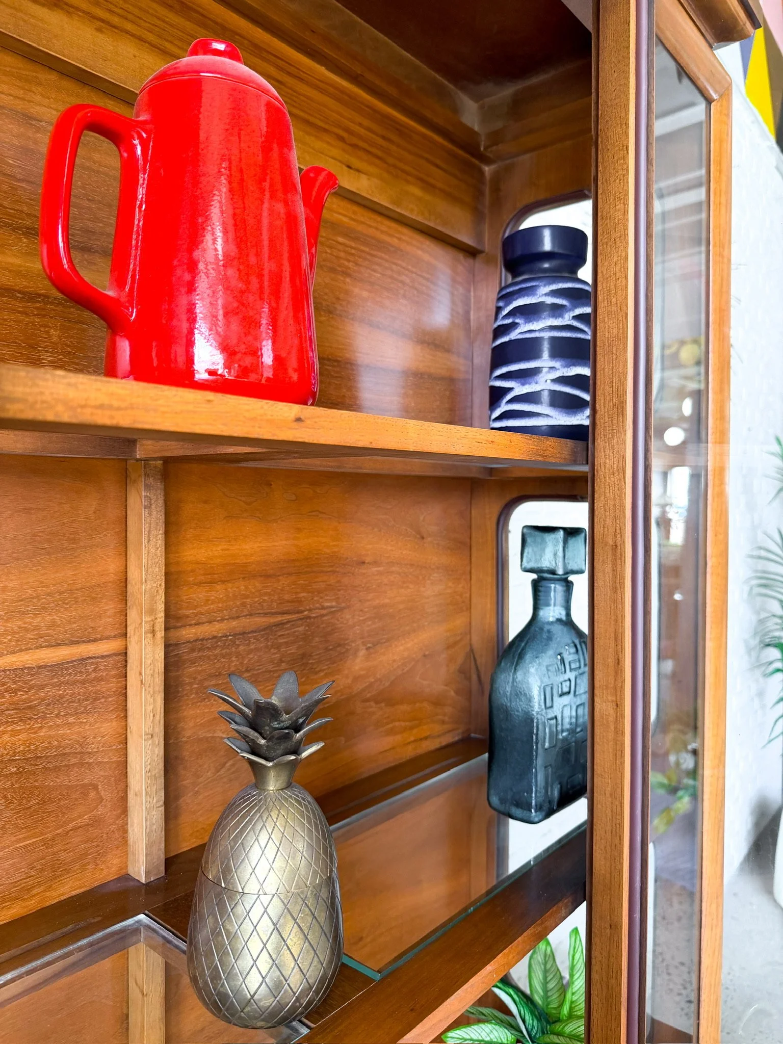 Curved Front Credenza with Hutch Top8.jpg