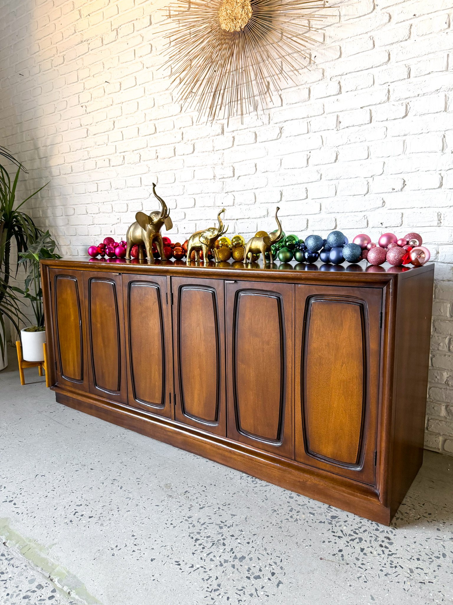 broyhill emphasis walnut credenza3.jpg