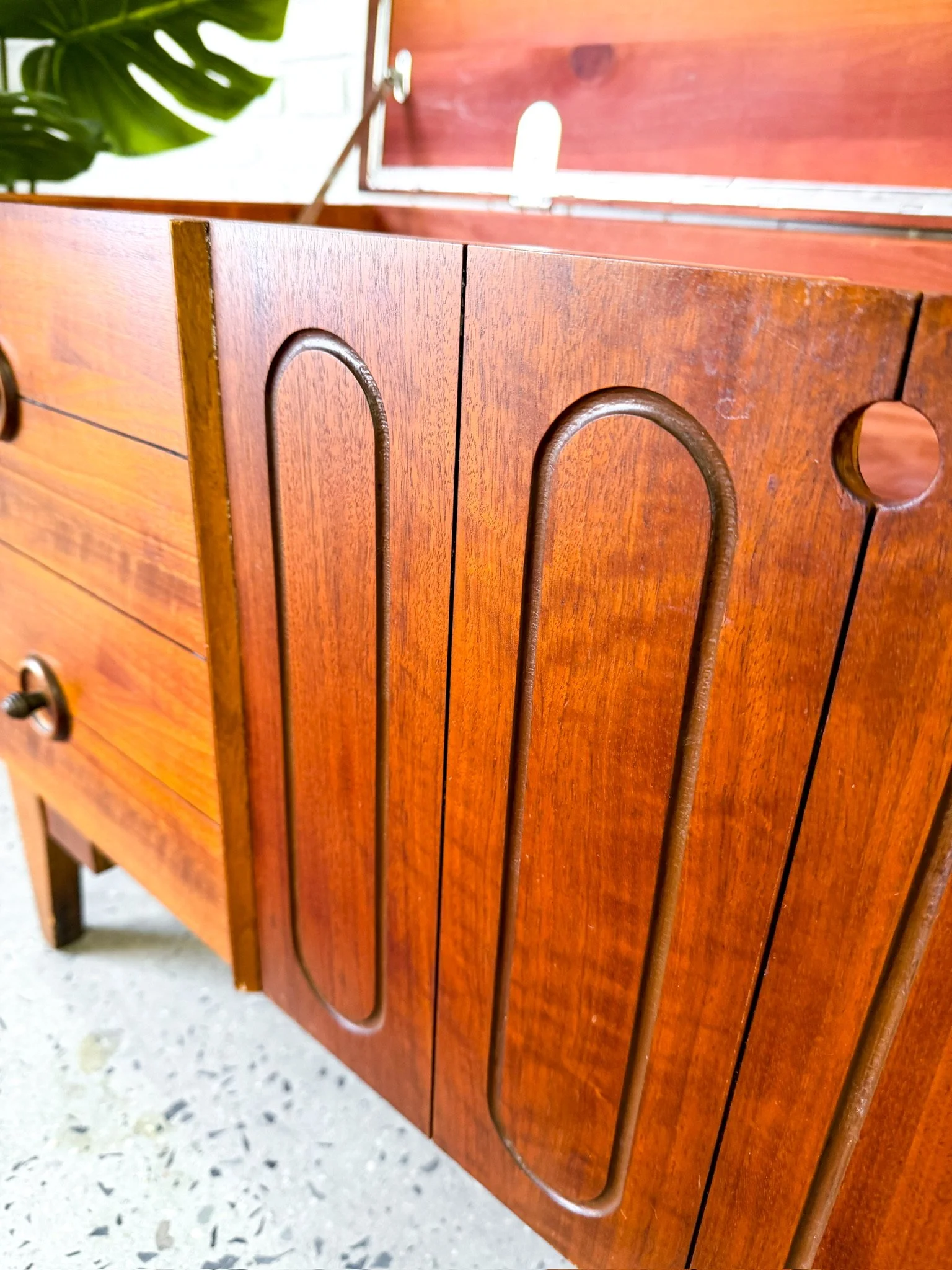 Lane Cedar Hope Chest9.jpg
