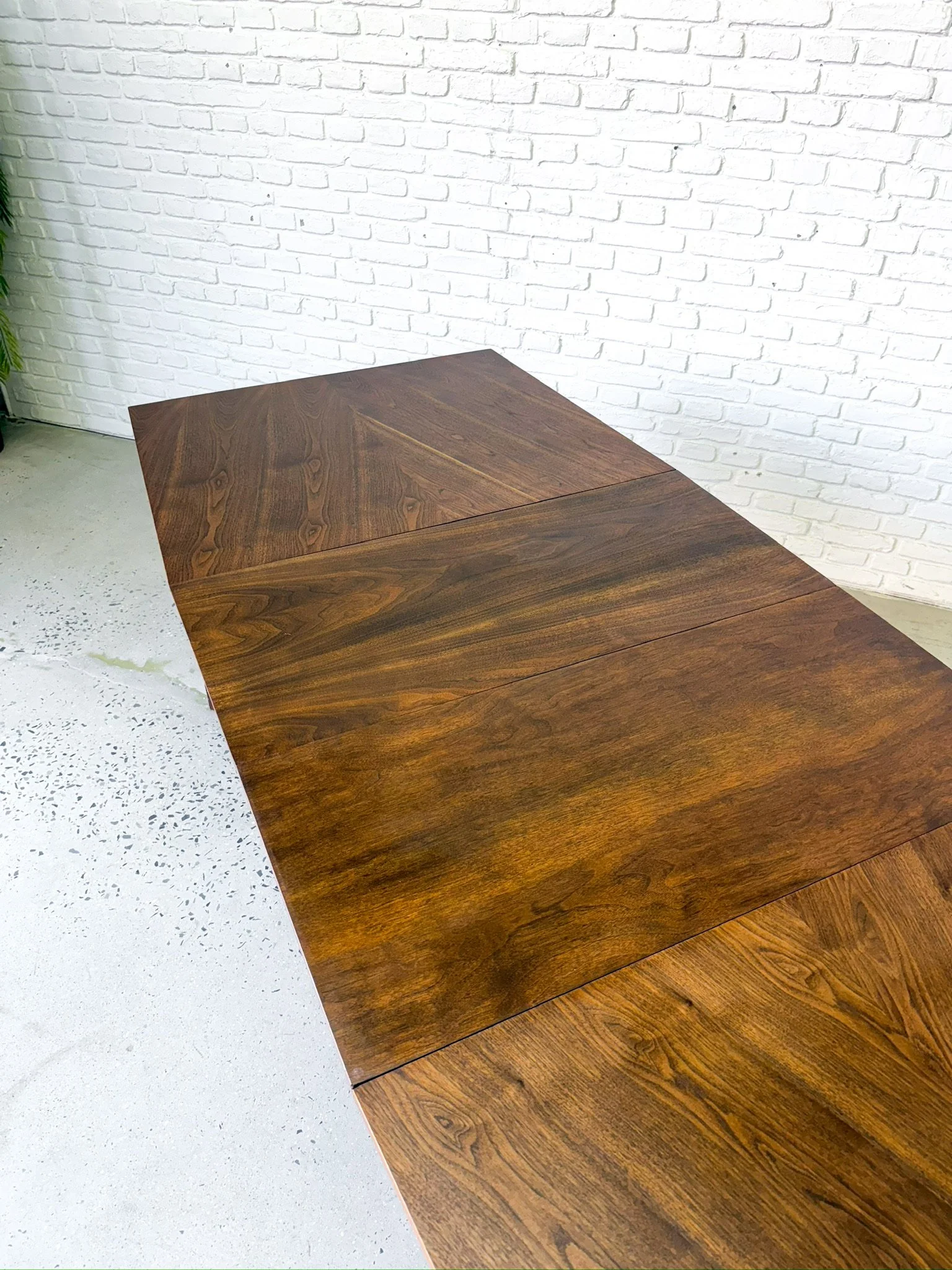 American of Martinsville Dining Table with two leaves13.JPG