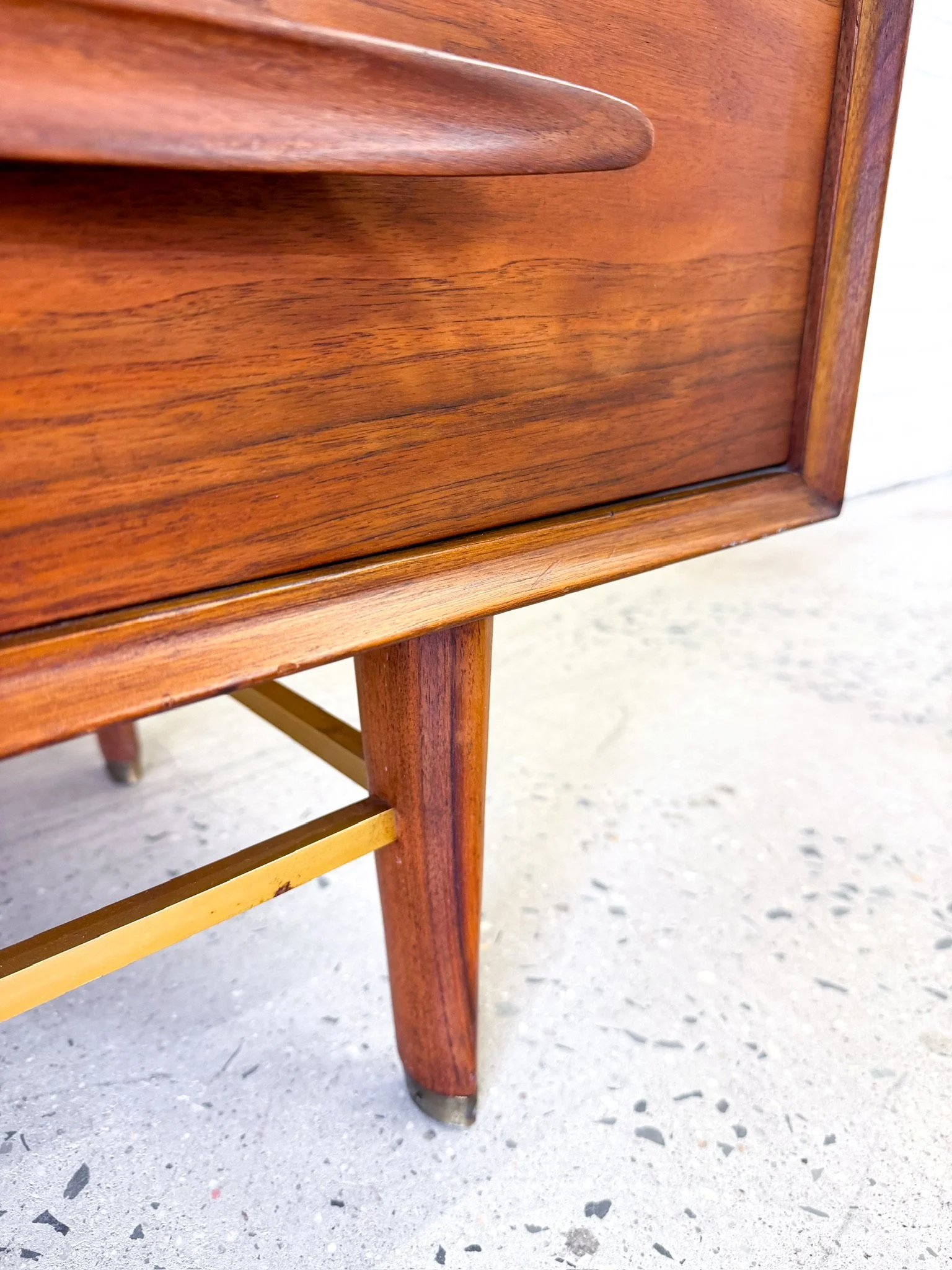 Mid Century Walnut Credenza7.jpg