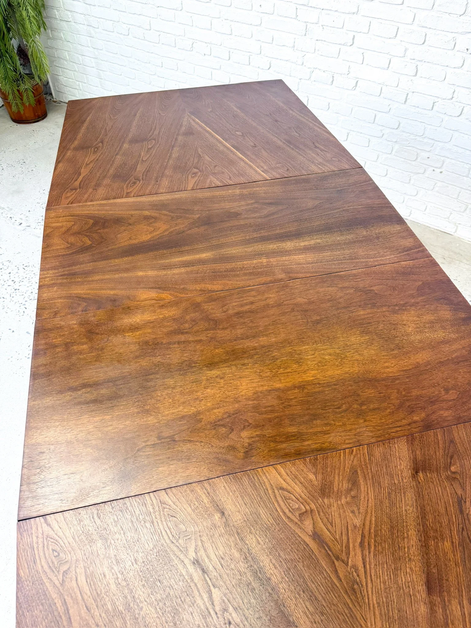American of Martinsville Dining Table with two leaves8.JPG