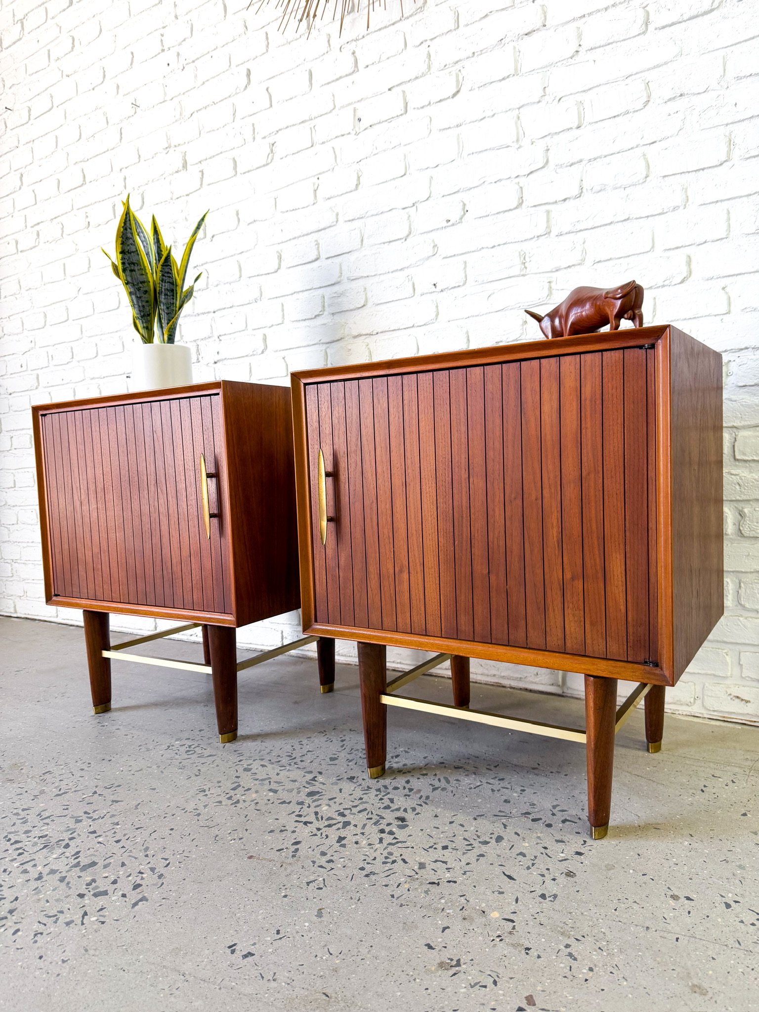 Pair of 1960s Walnut Nightstands5.jpg