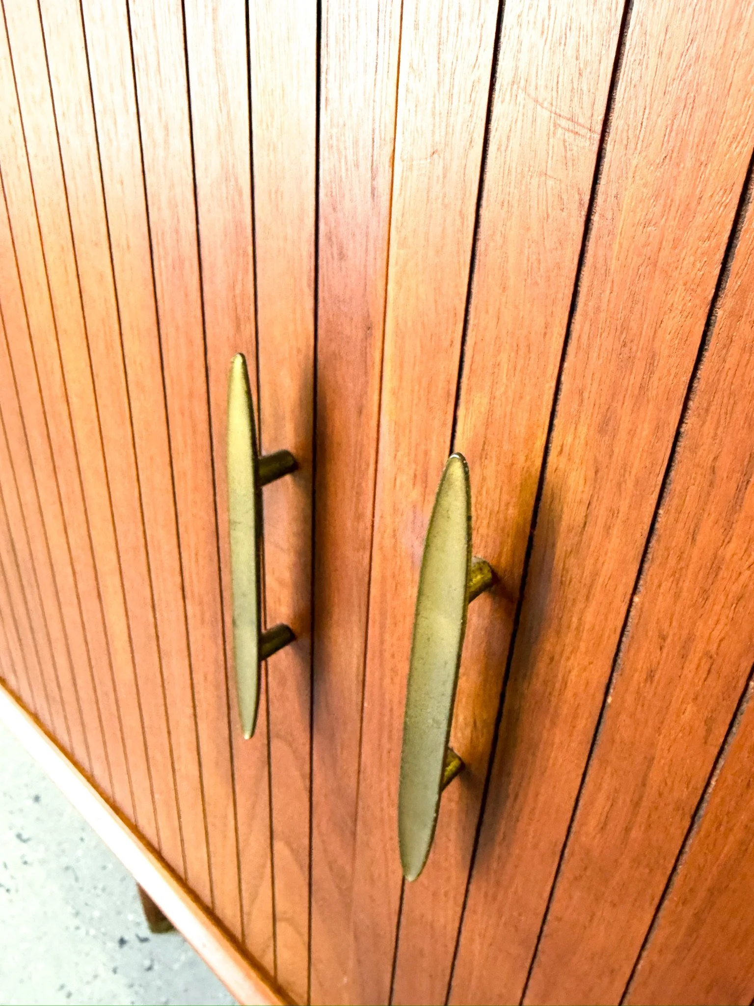 1960s Mid Century Modern Walnut Lowboy Dresser11.jpg