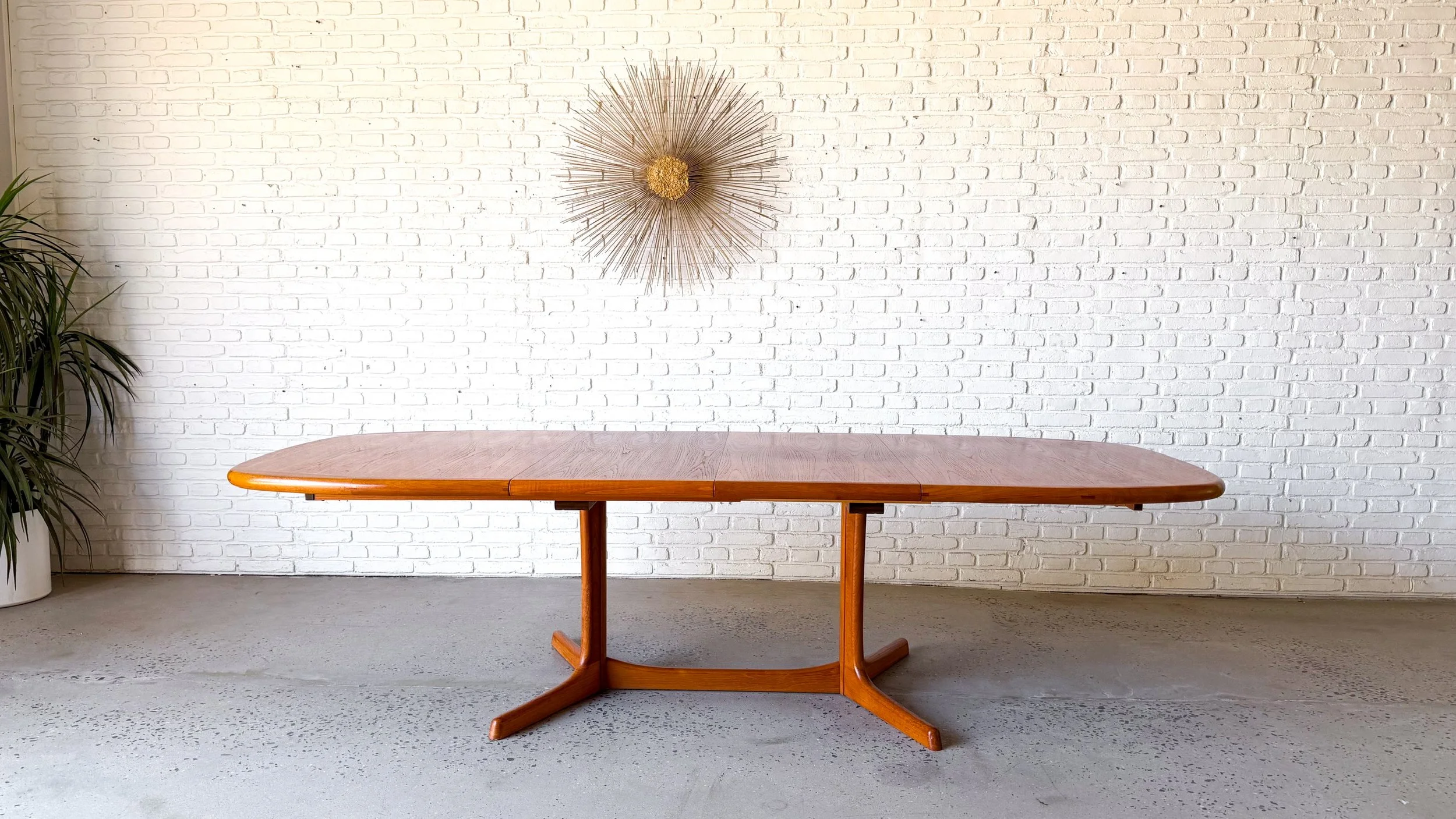 Teak dining table with 2 leaves by Dyrlund Denmark12.jpg