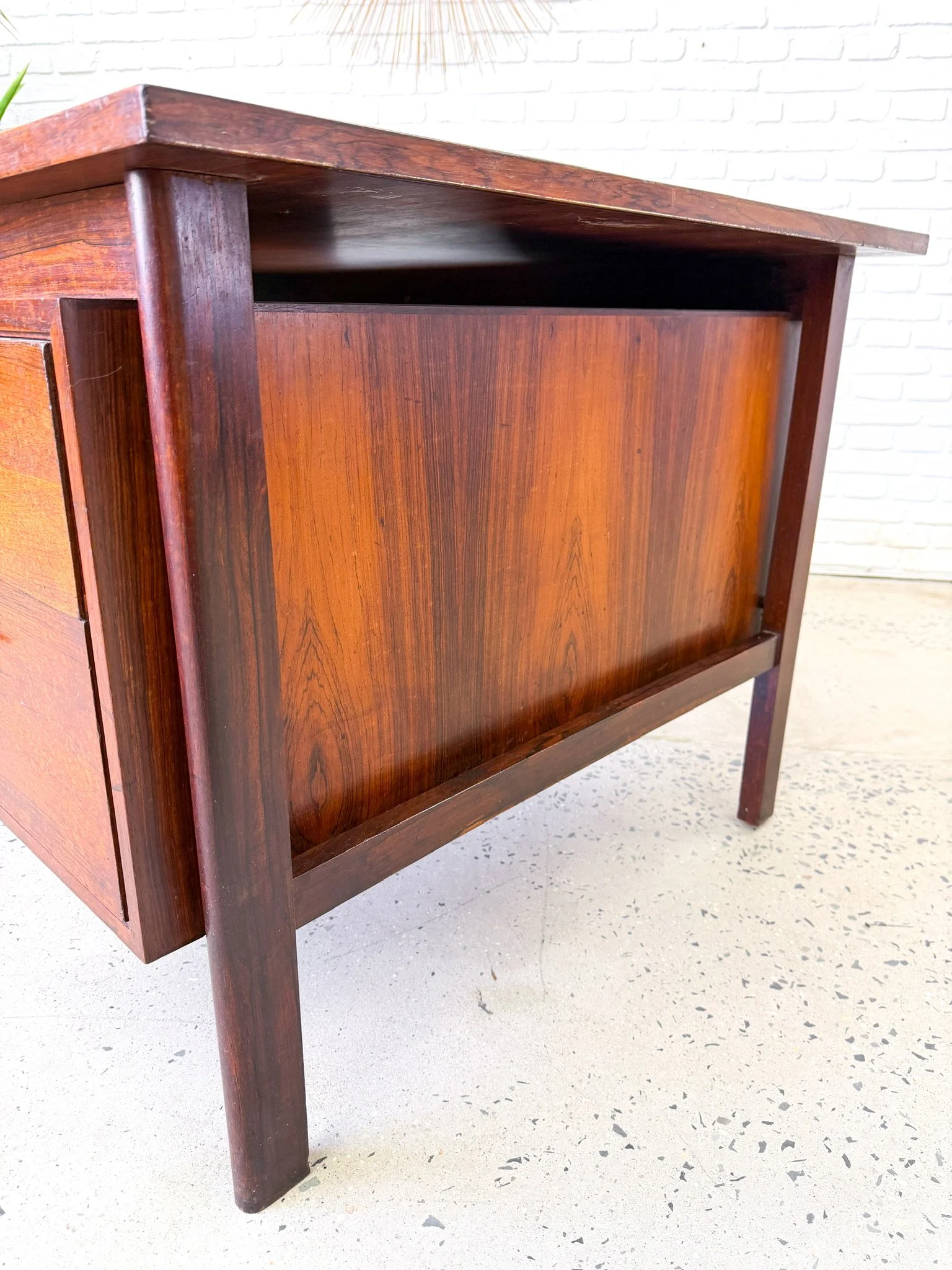 Rosewood Executive Desk8.jpg