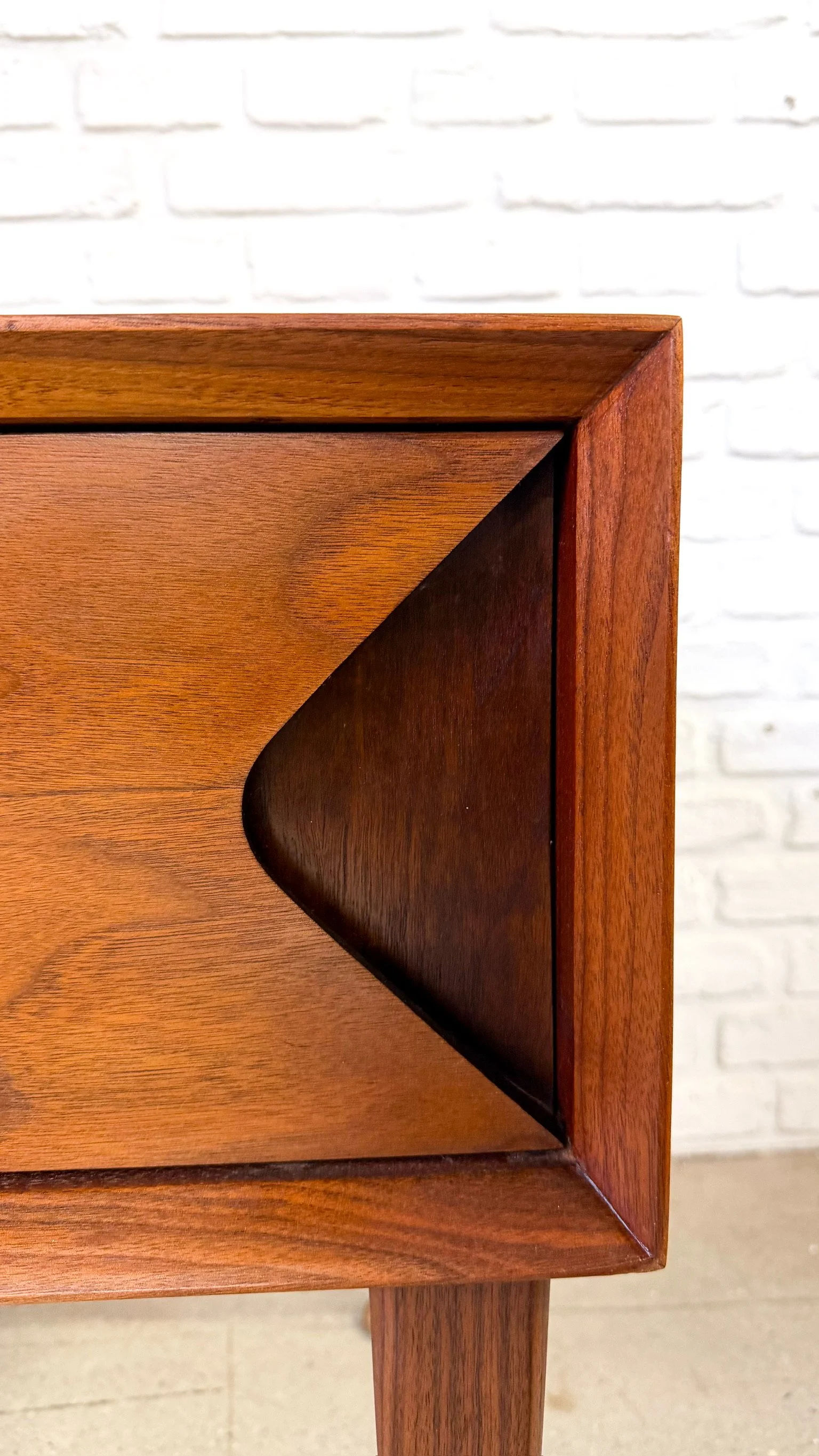 grossfeld house nightstands11.jpg