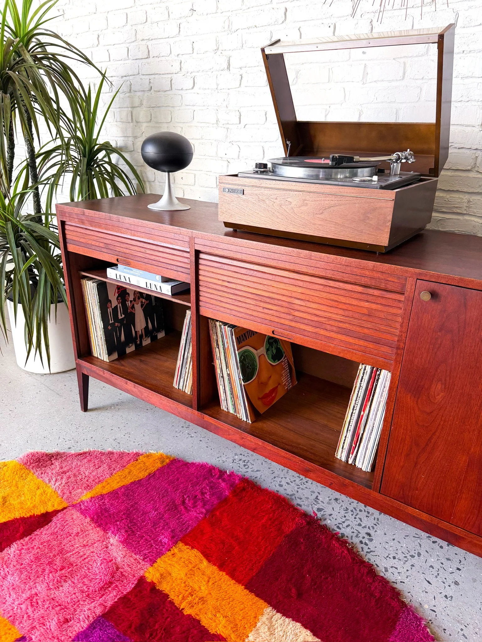 Oiled Walnut Credenza circa 1960s17.jpg