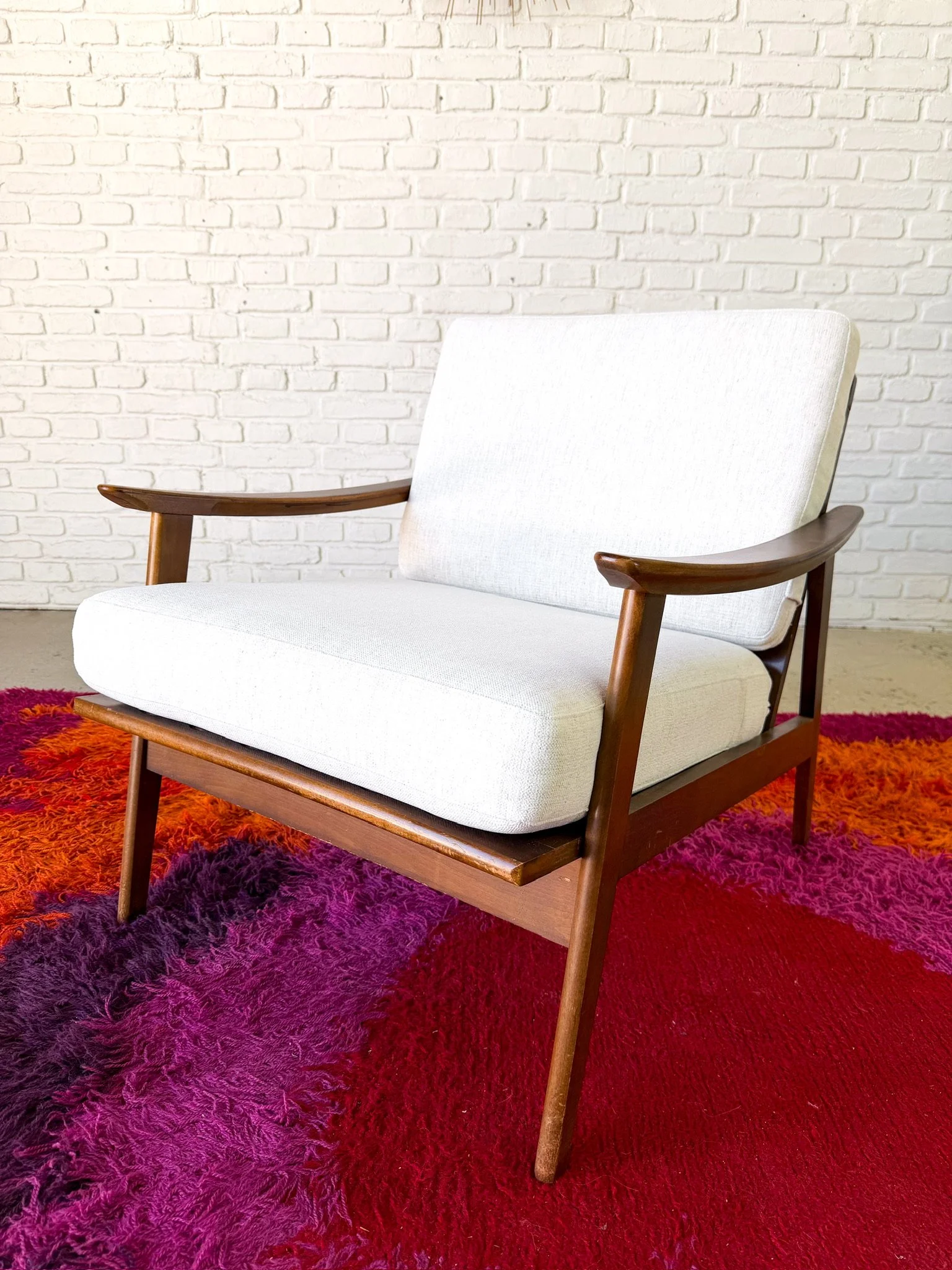 Mid Century Lounge Chair 21.jpg