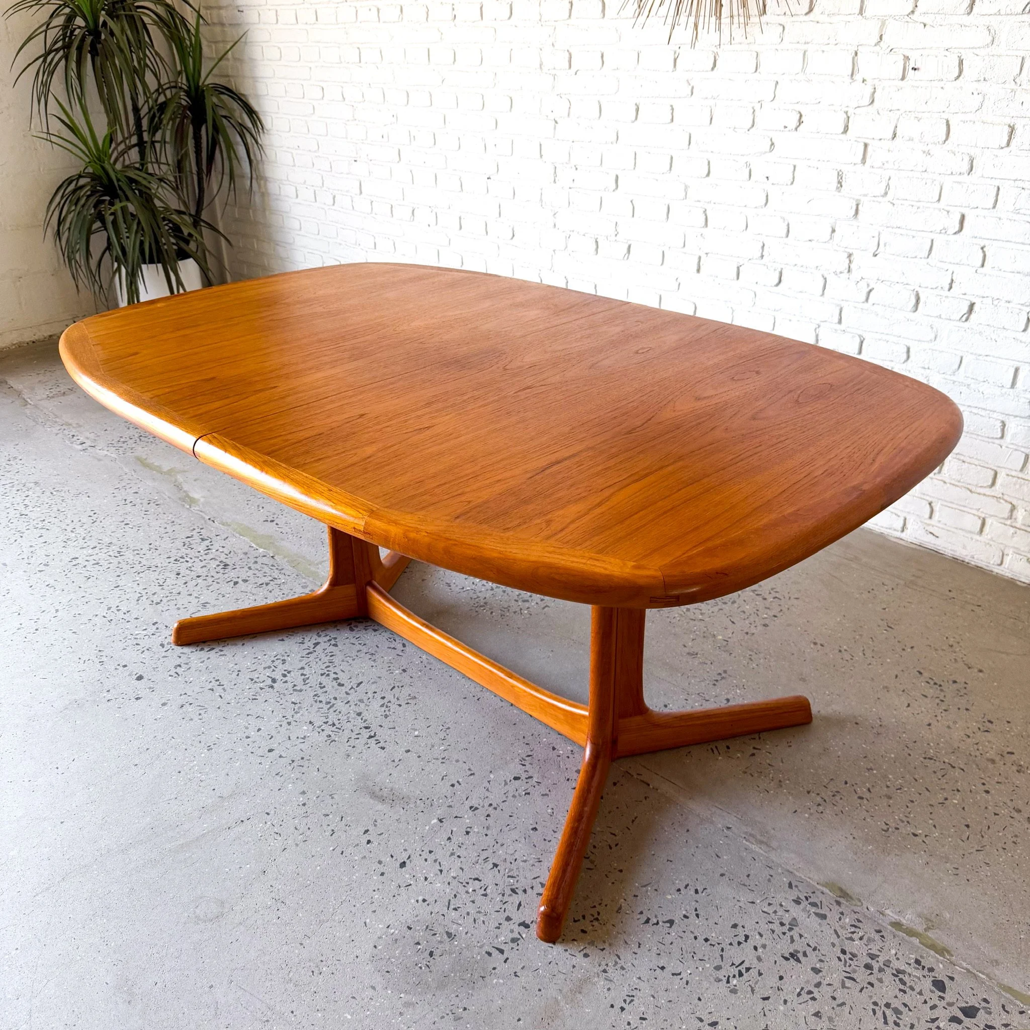 Teak dining table with 2 leaves by Dyrlund Denmark16.jpg