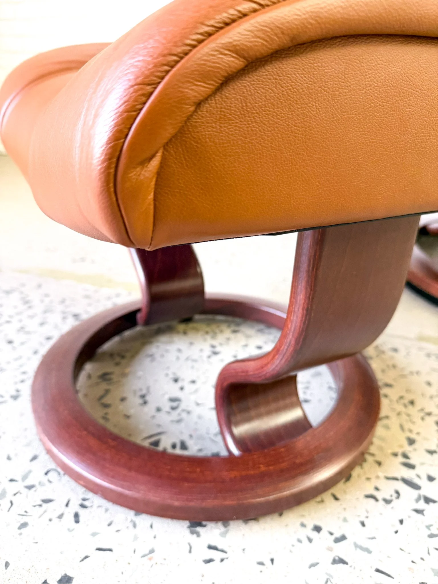 Ekornes Stressless Lounge Chair and Ottoman4.jpg