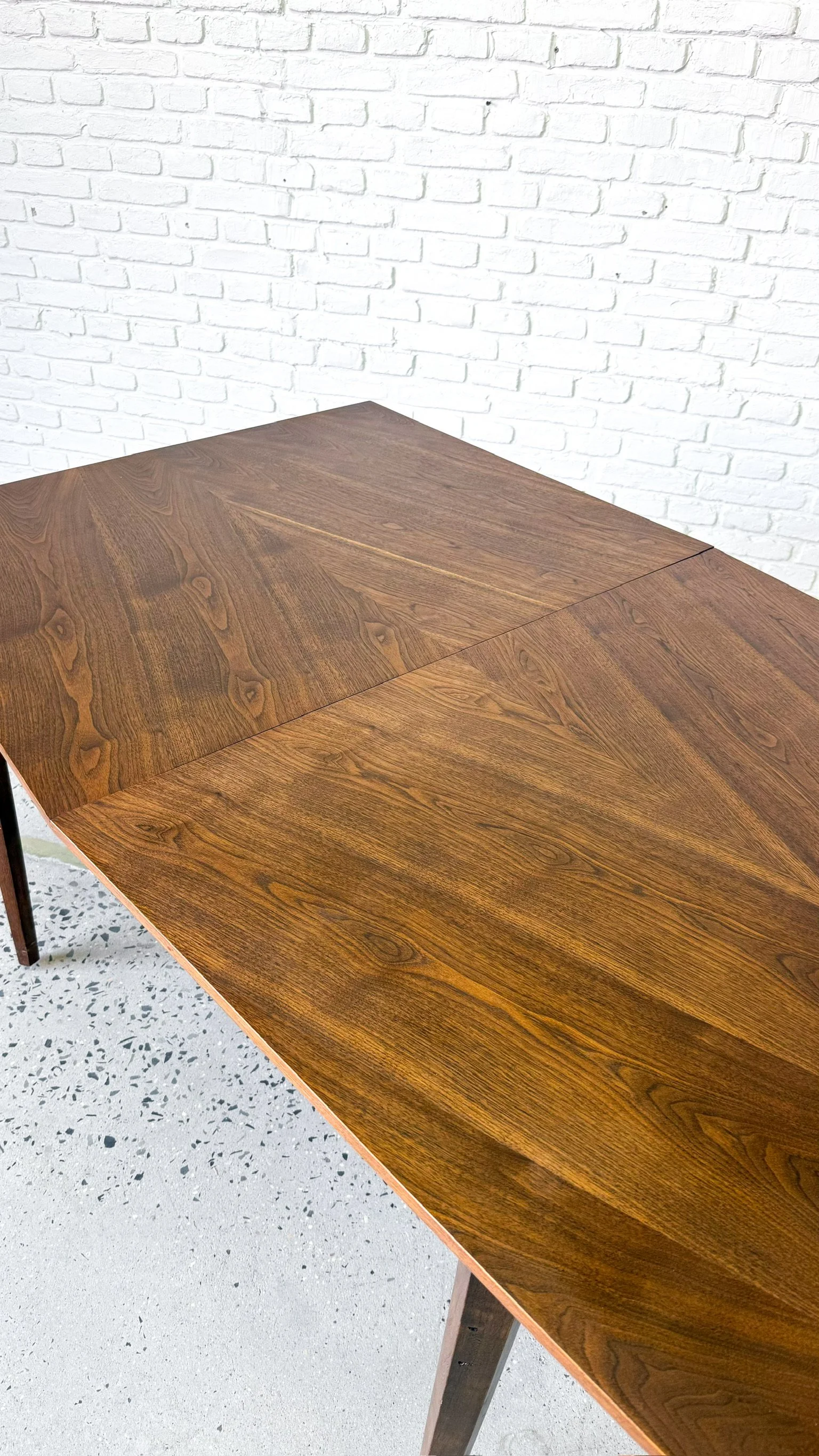 American of Martinsville Dining Table with two leaves2.JPG
