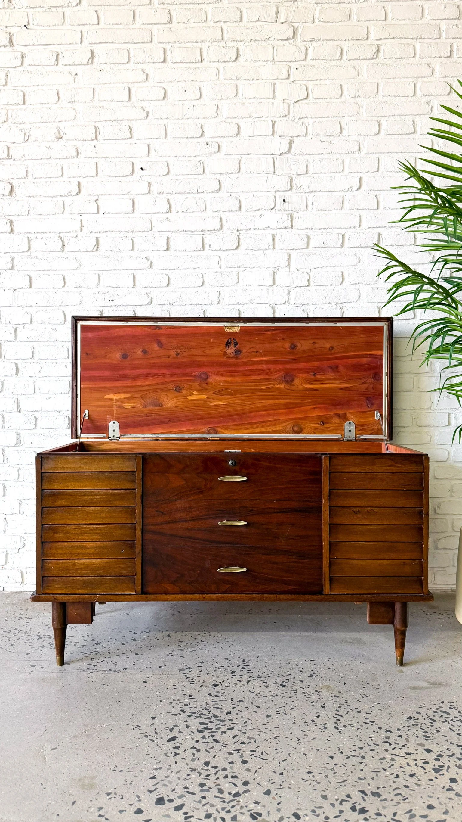 Lane cedar chest2.jpg