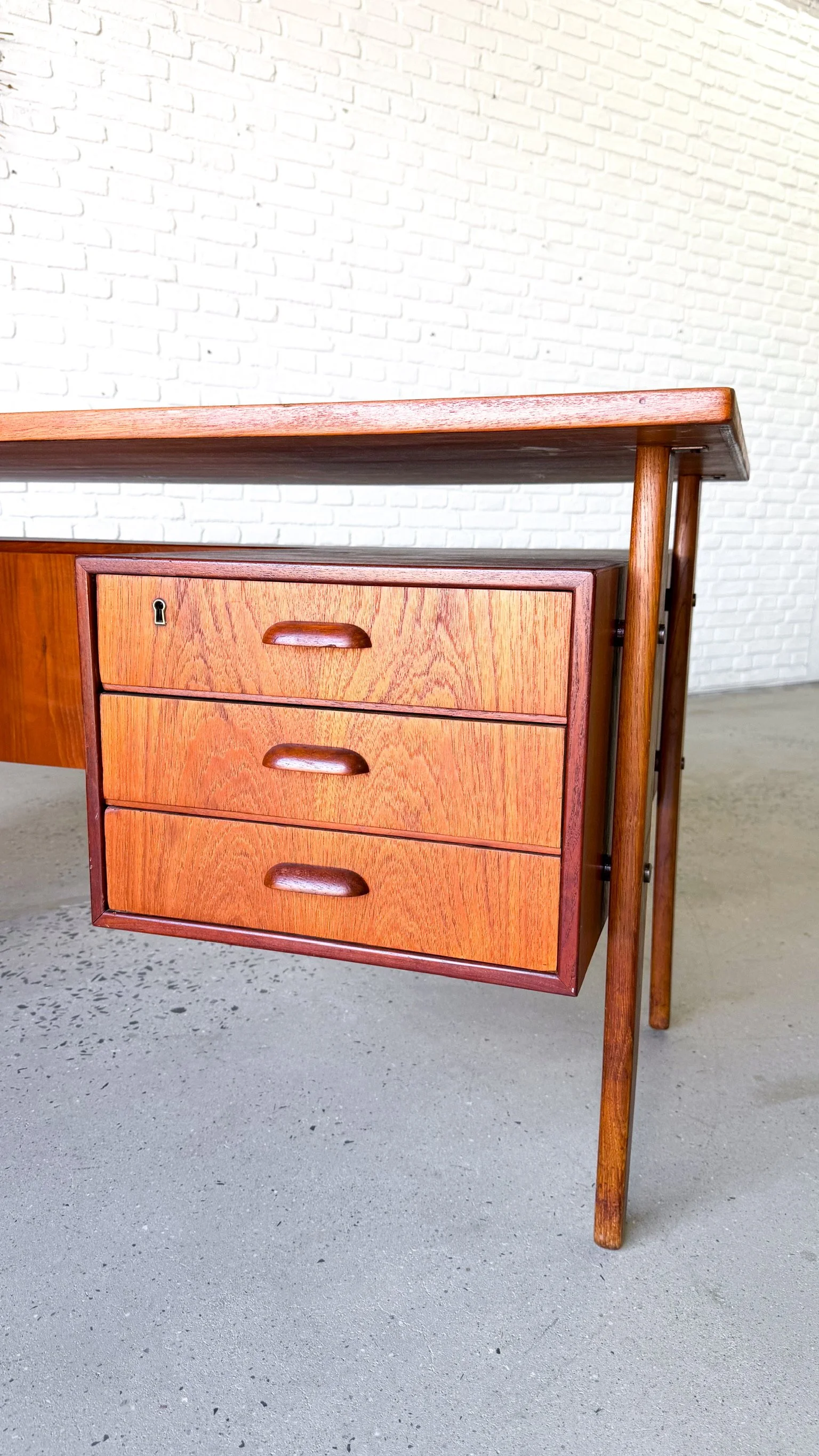 Danish Teak Floating Top Desk8.jpg