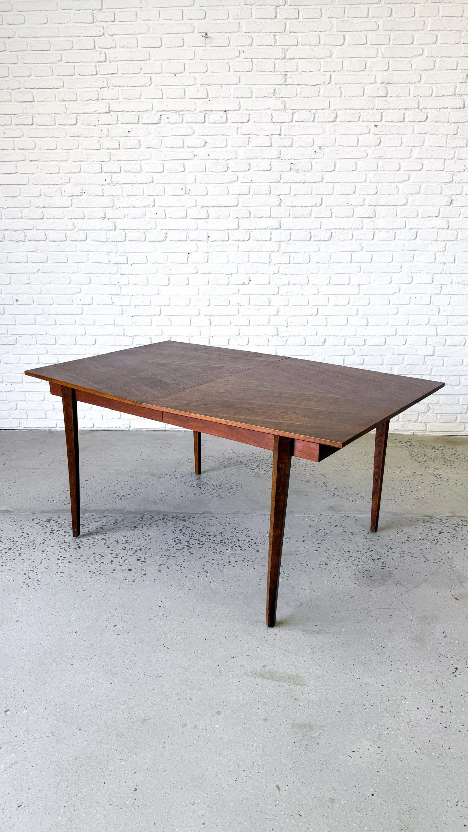 American of Martinsville Dining Table with two leaves14.JPG