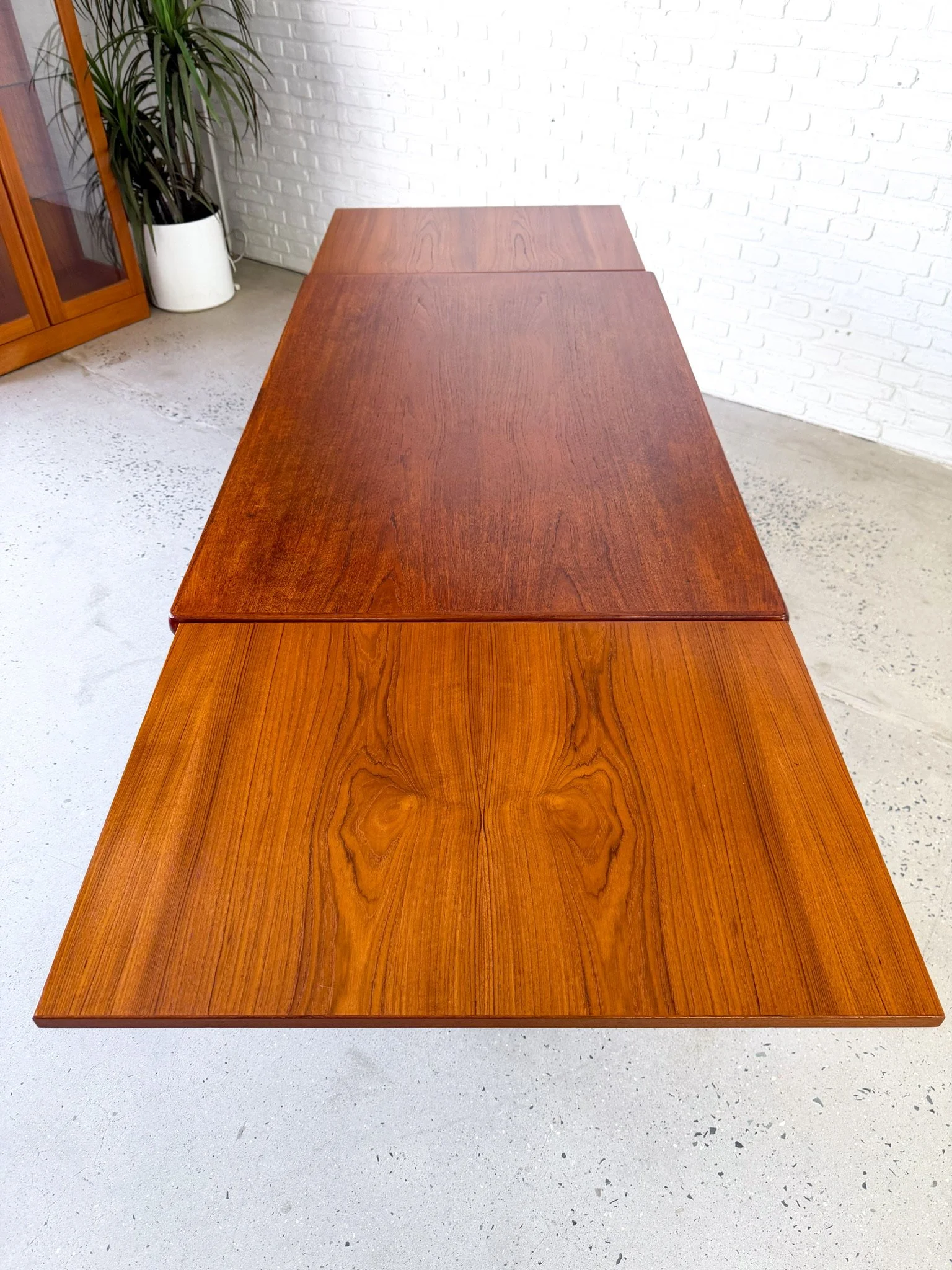 HENNING KJAERNULF TEAK EXPANDING DINING TABLE4.jpg