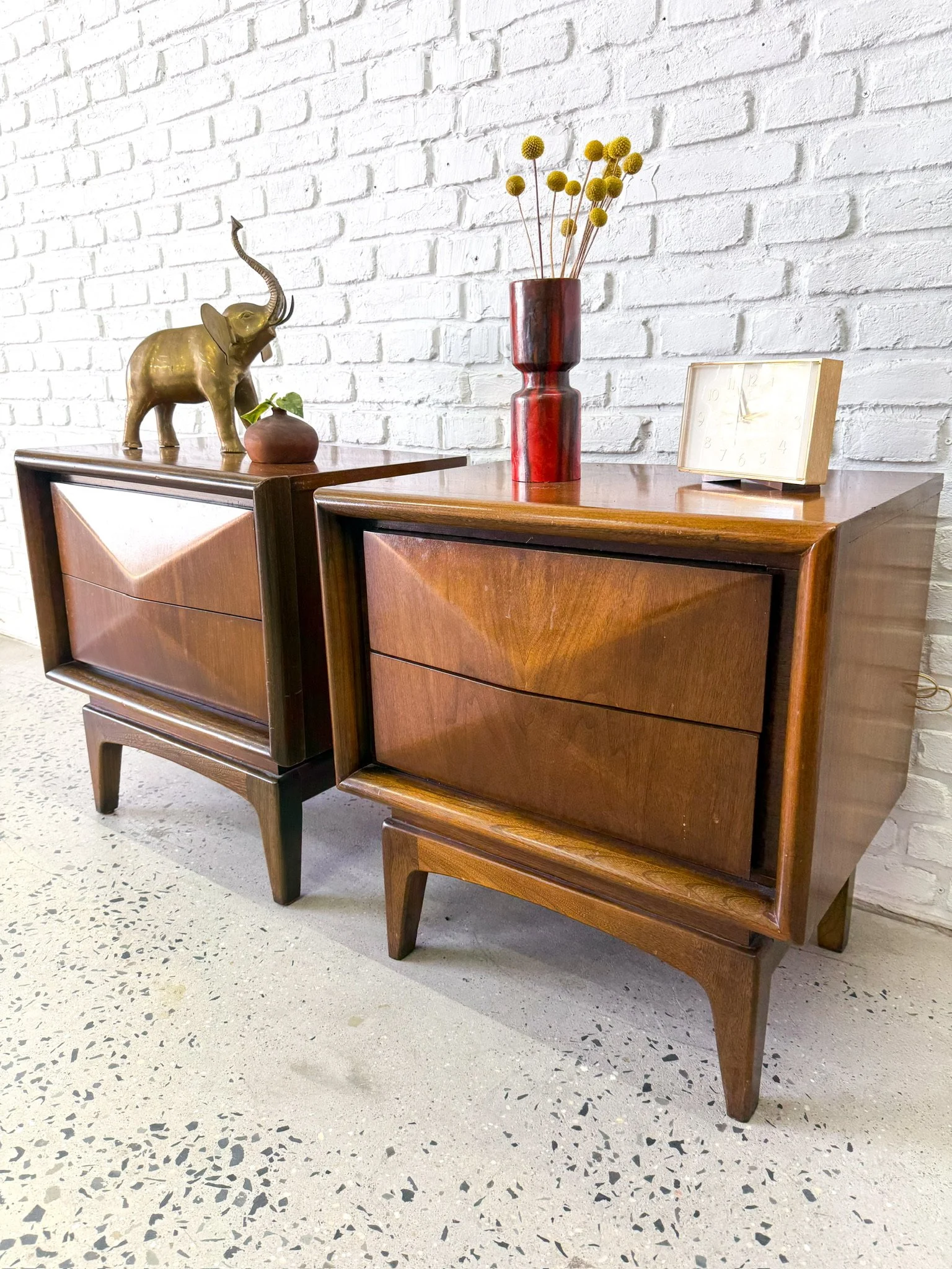 Diamond Front Bedroom Set23.JPG