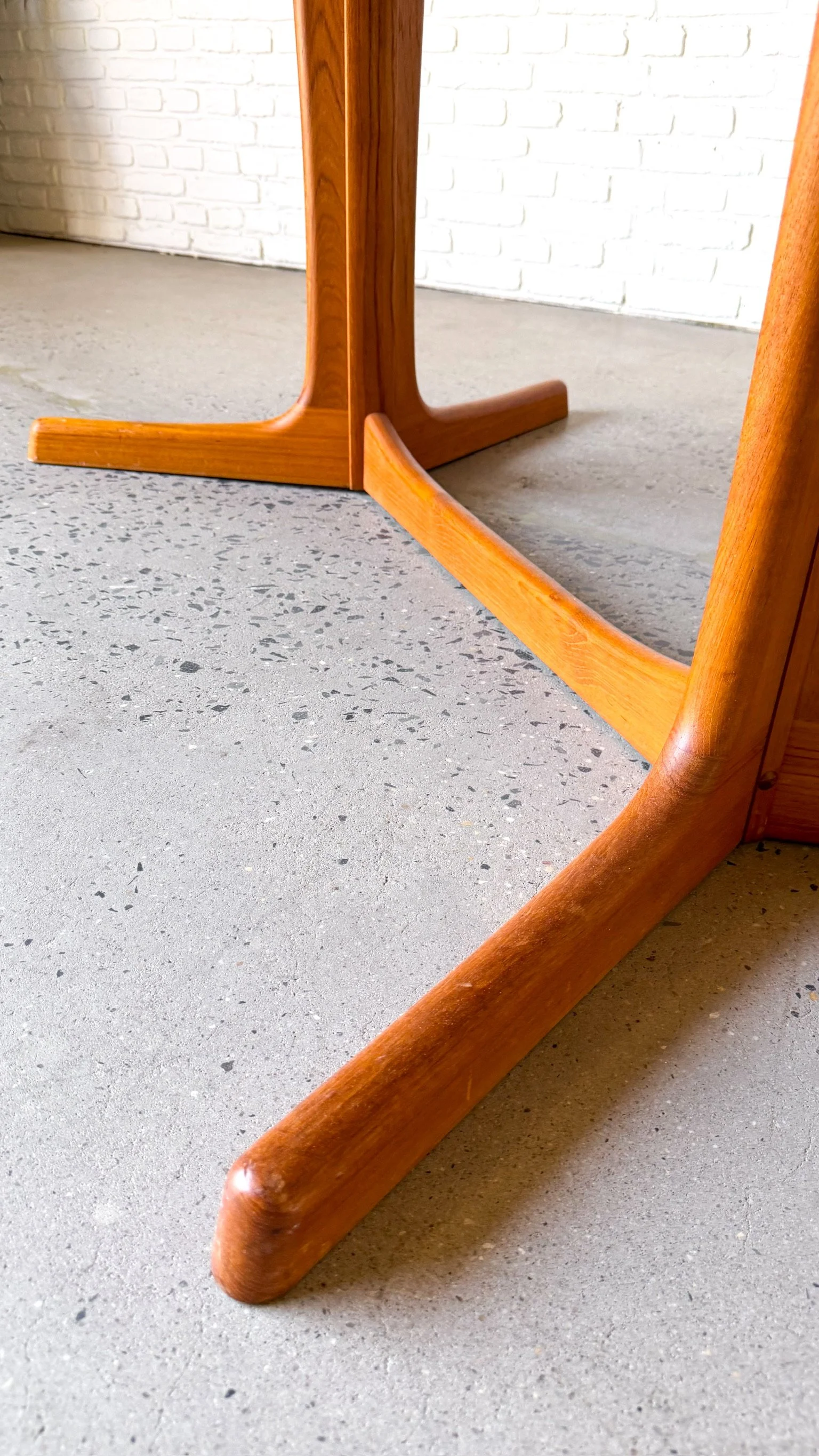 Teak dining table with 2 leaves by Dyrlund Denmark6.jpg