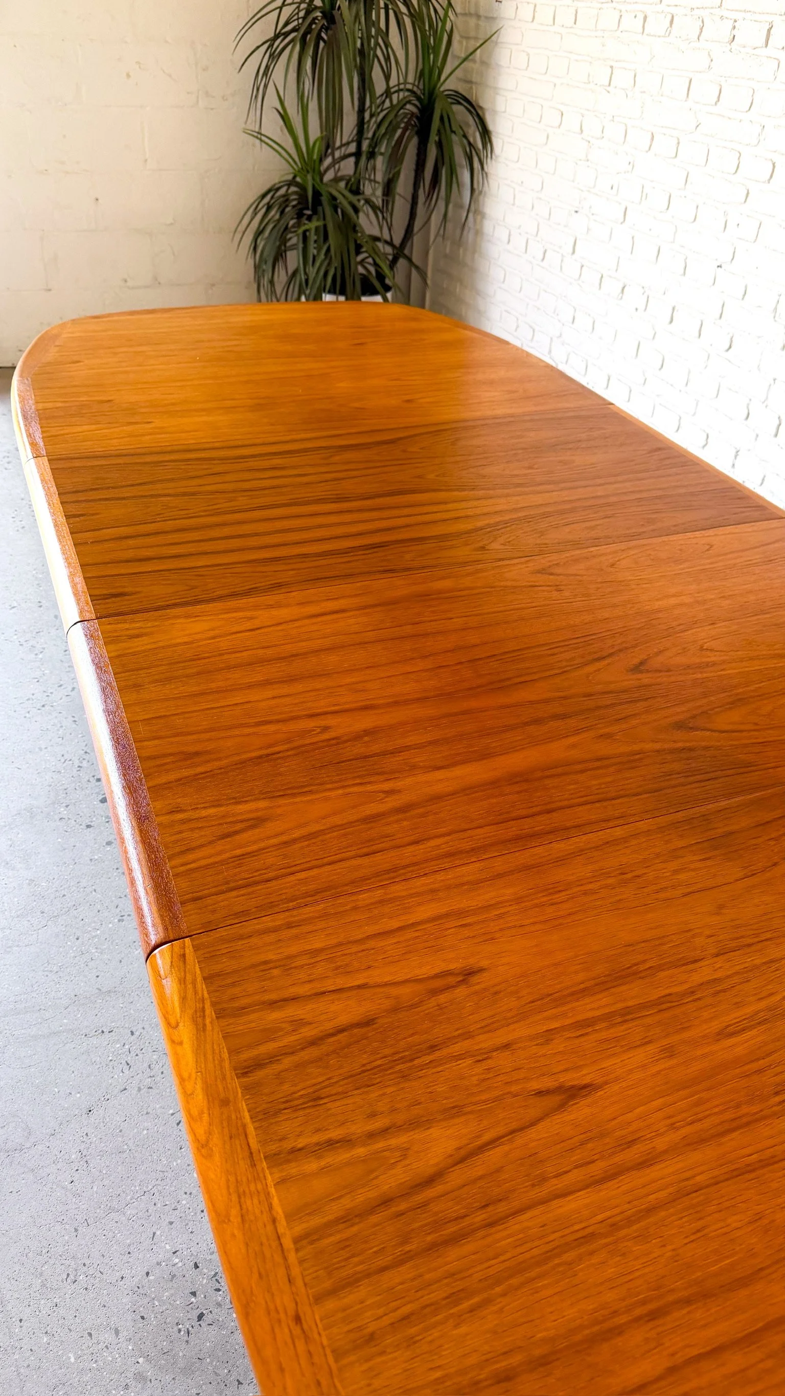 Teak dining table with 2 leaves by Dyrlund Denmark13.jpg