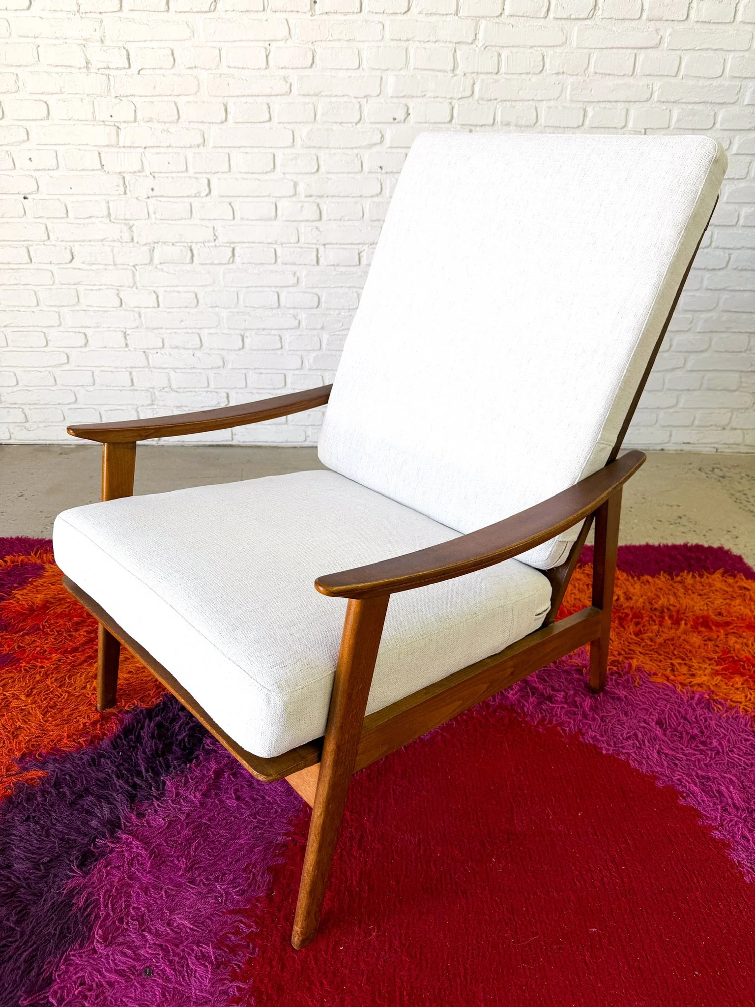 Mid Century Lounge Chair 12.jpg