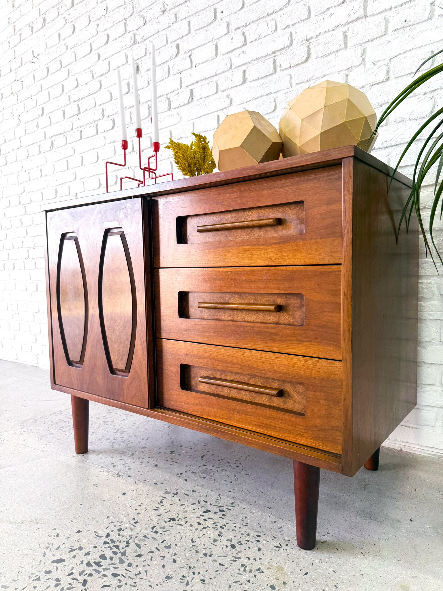 Young MFG Small Dresser8.JPG