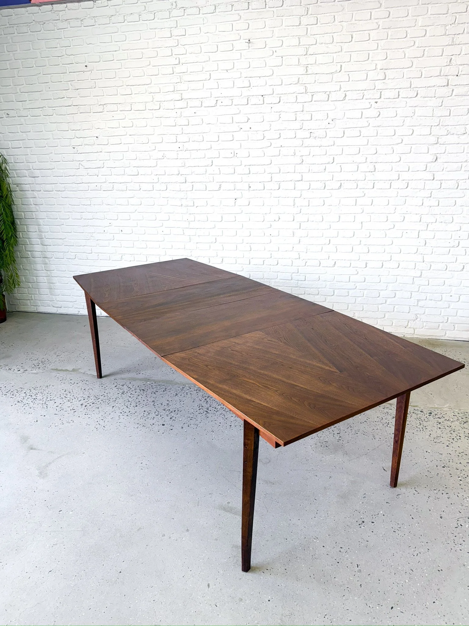 American of Martinsville Dining Table with two leaves11.JPG