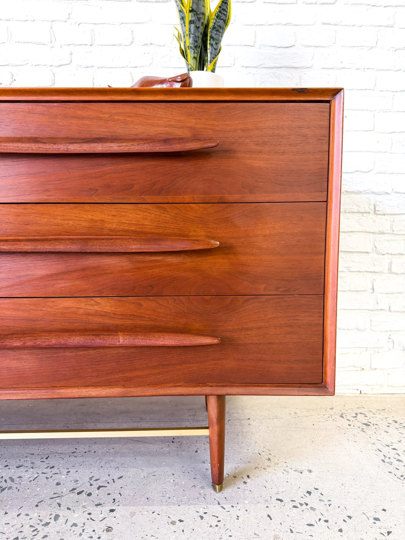 1960s Mid Century Modern Walnut Lowboy Dresser9.jpg